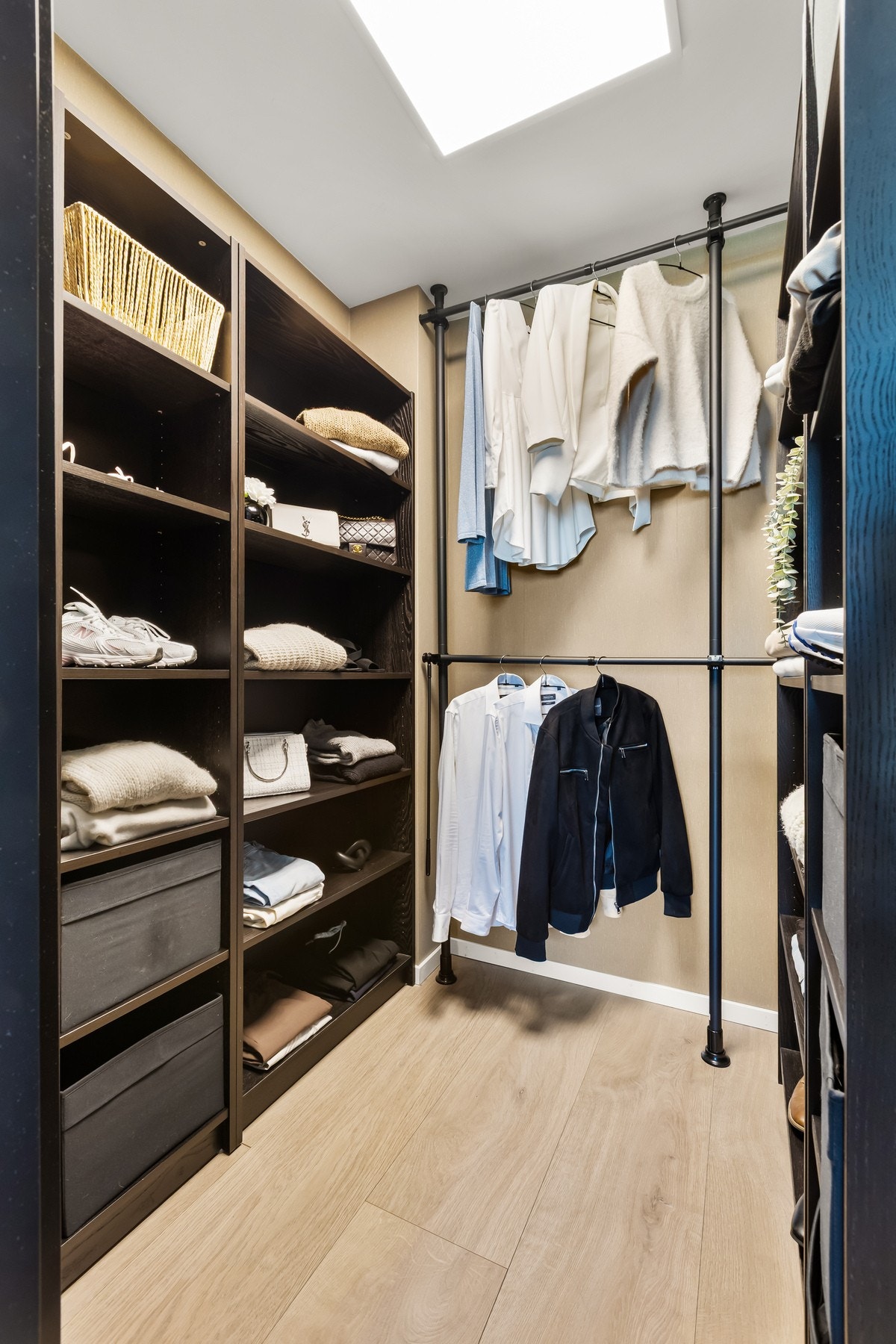 Walk-in closet Galleribilde