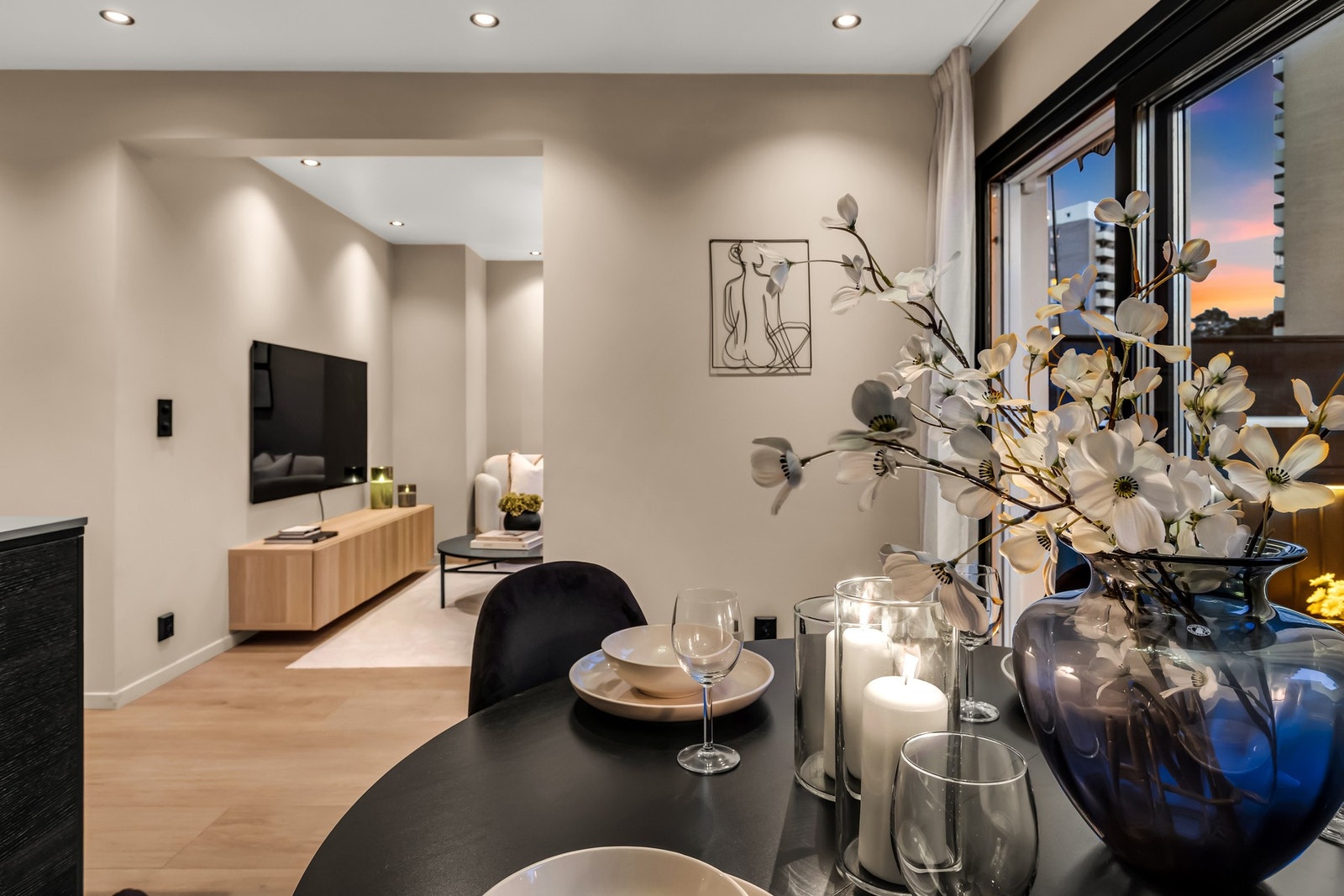 Warmdim i alle downlights Galleribilde