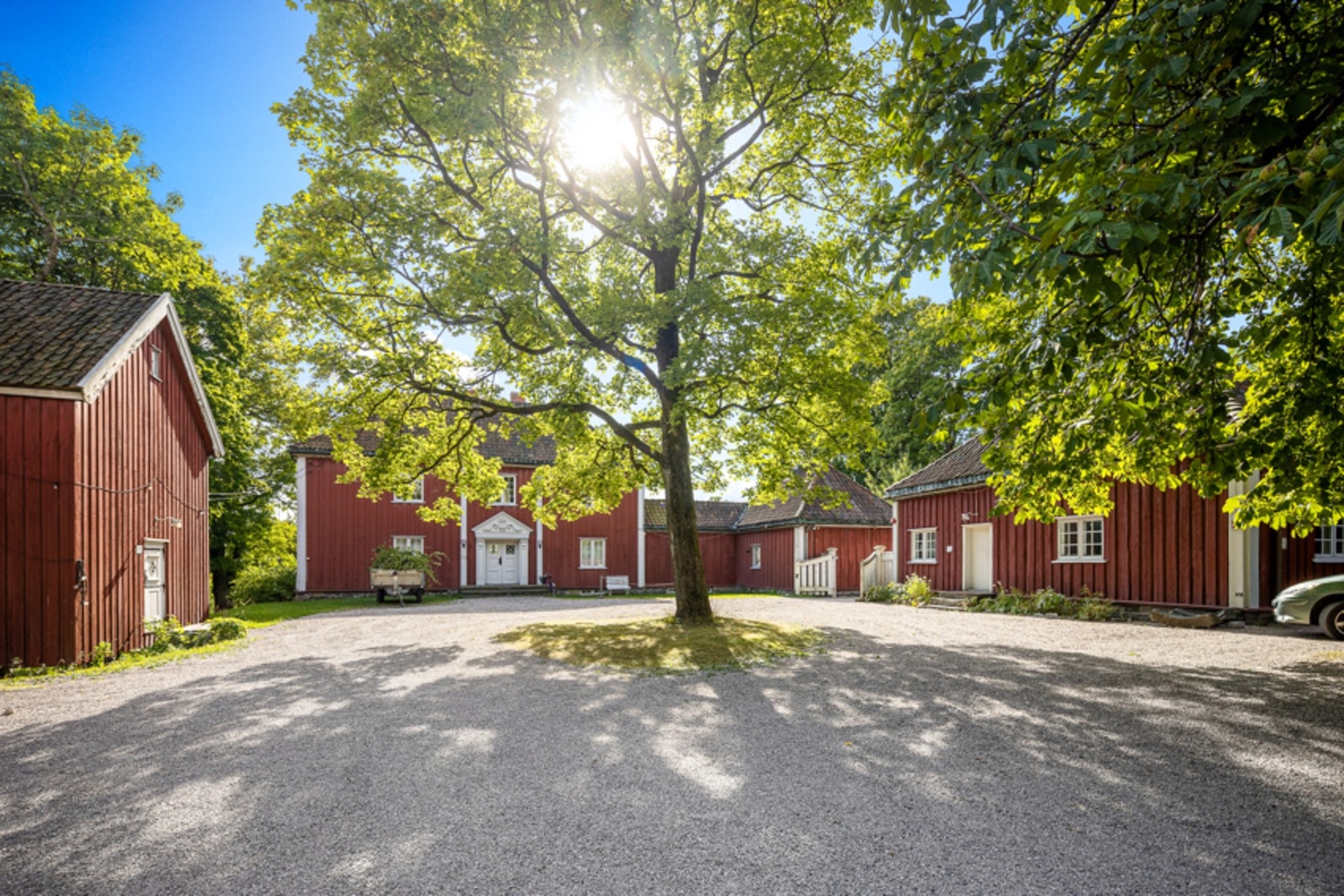 Vøienvolden gård sine idylliske lokaler kan leies til store og små arrangementer i historiske omgivelser. Galleribilde