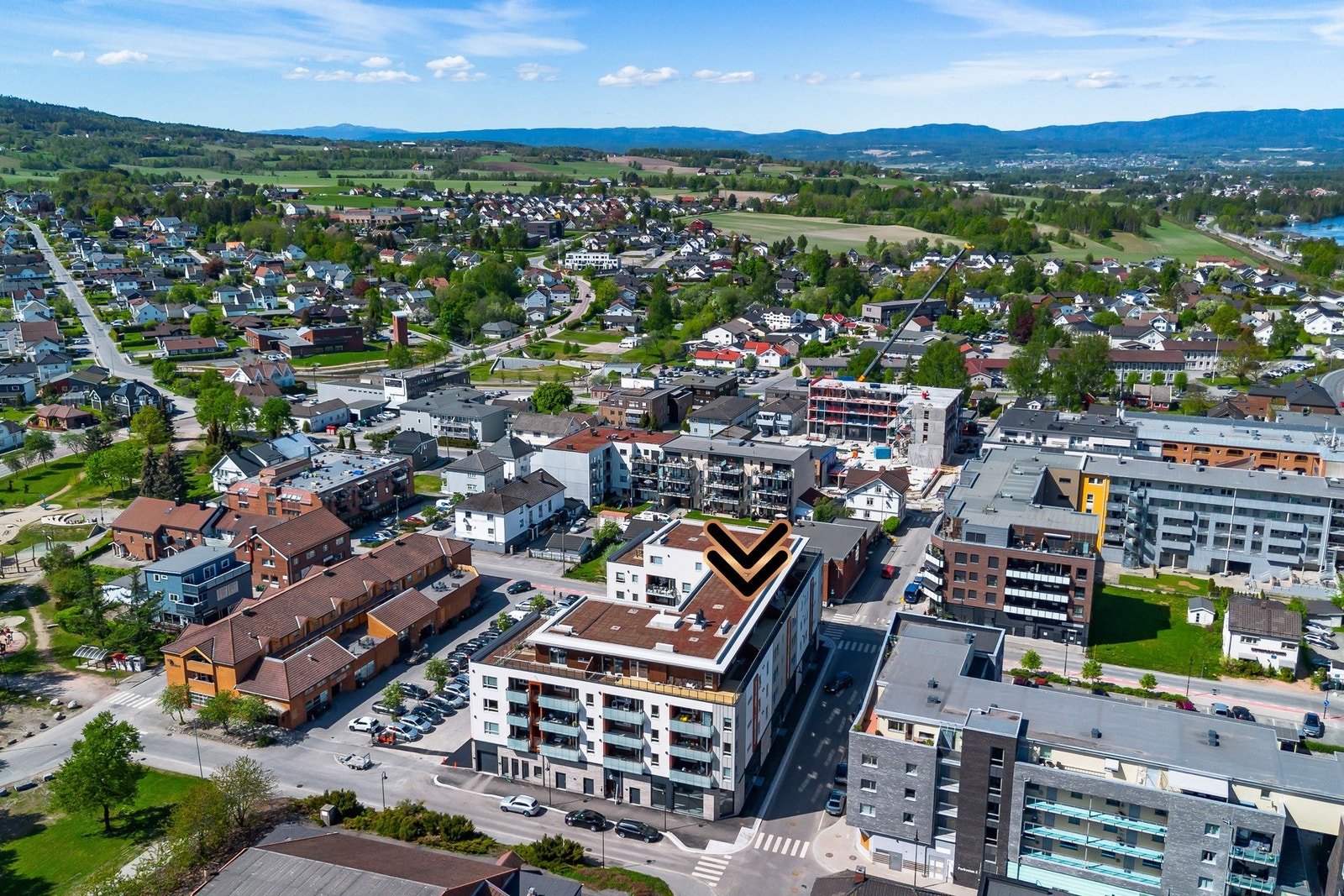 Området har nærhet til skoler, barnehager, offentlig kommunikasjon og gode servicetilbud. Galleribilde