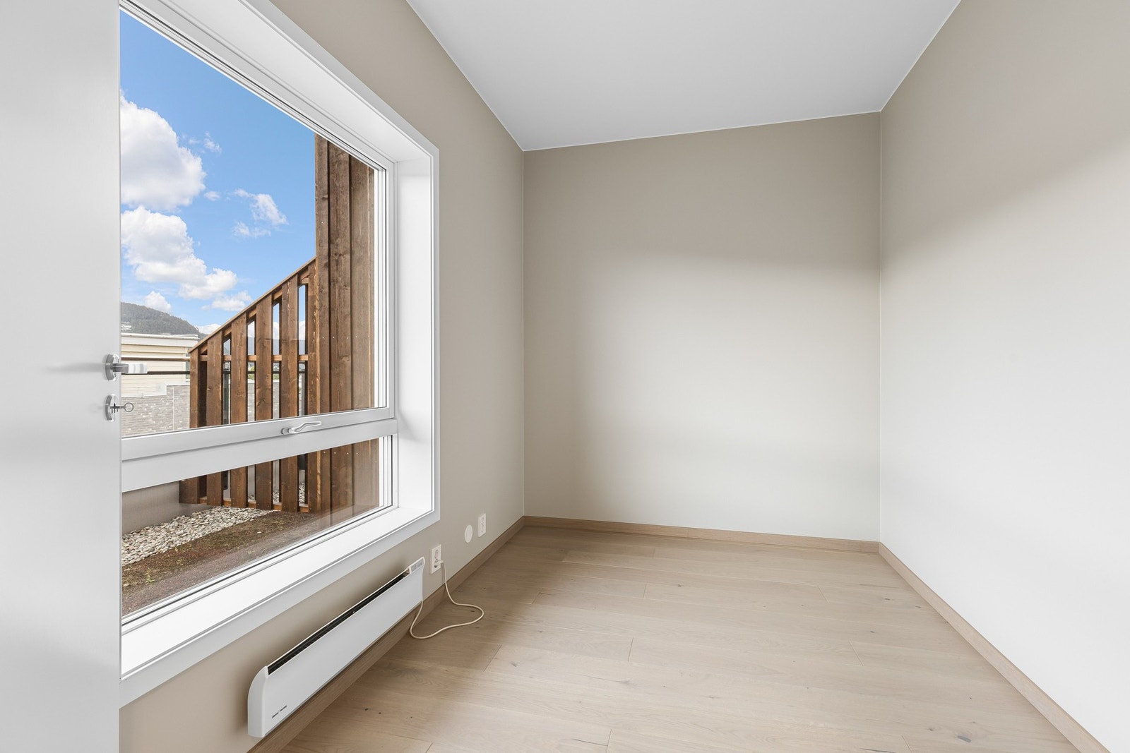 Det andre soverommet kan også benyttes som kontor, treningssrom, walk-in closet eller hva enn en måtte behøve. Galleribilde