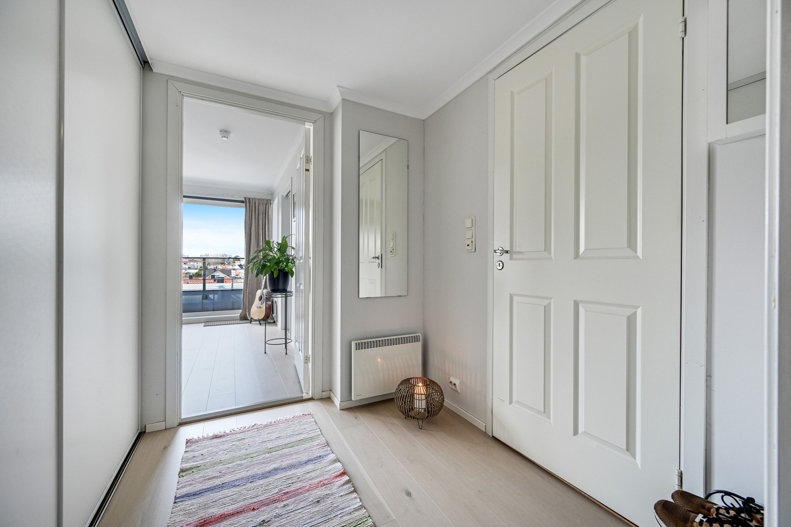 Parkett fra 2025 på gulv i alle oppholdsrom. Galleribilde