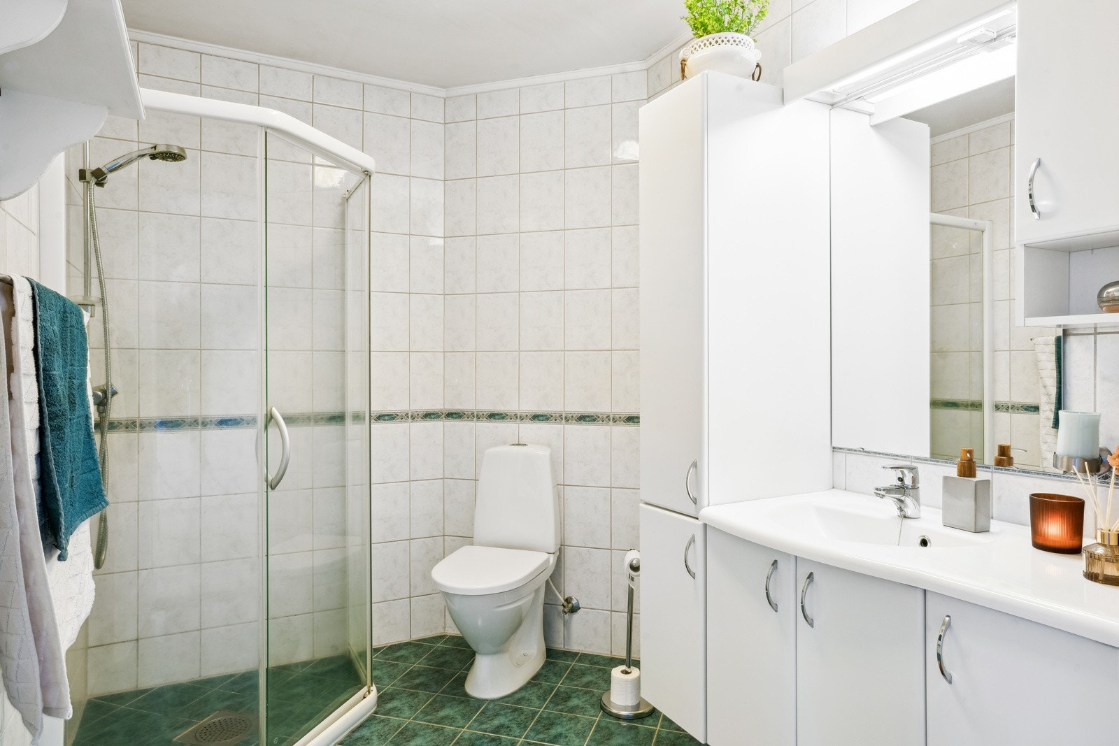 Bad/wc med dusjhjørne Galleribilde