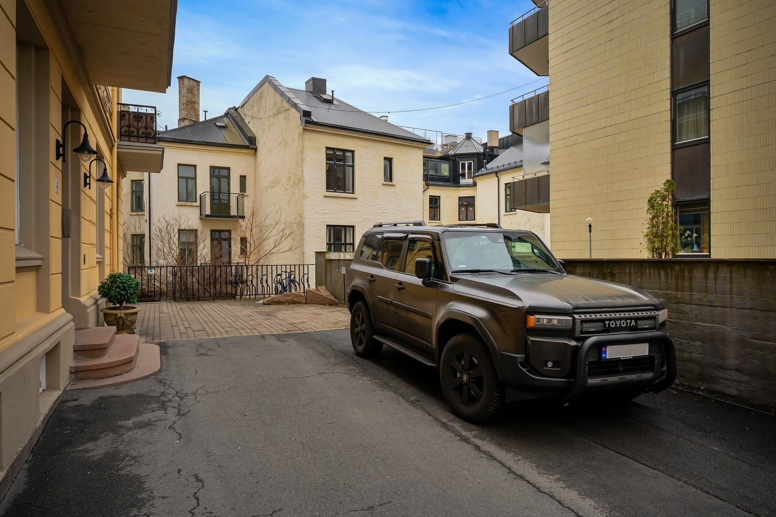 Egen parkeringsplass rett utenfor. Galleribilde