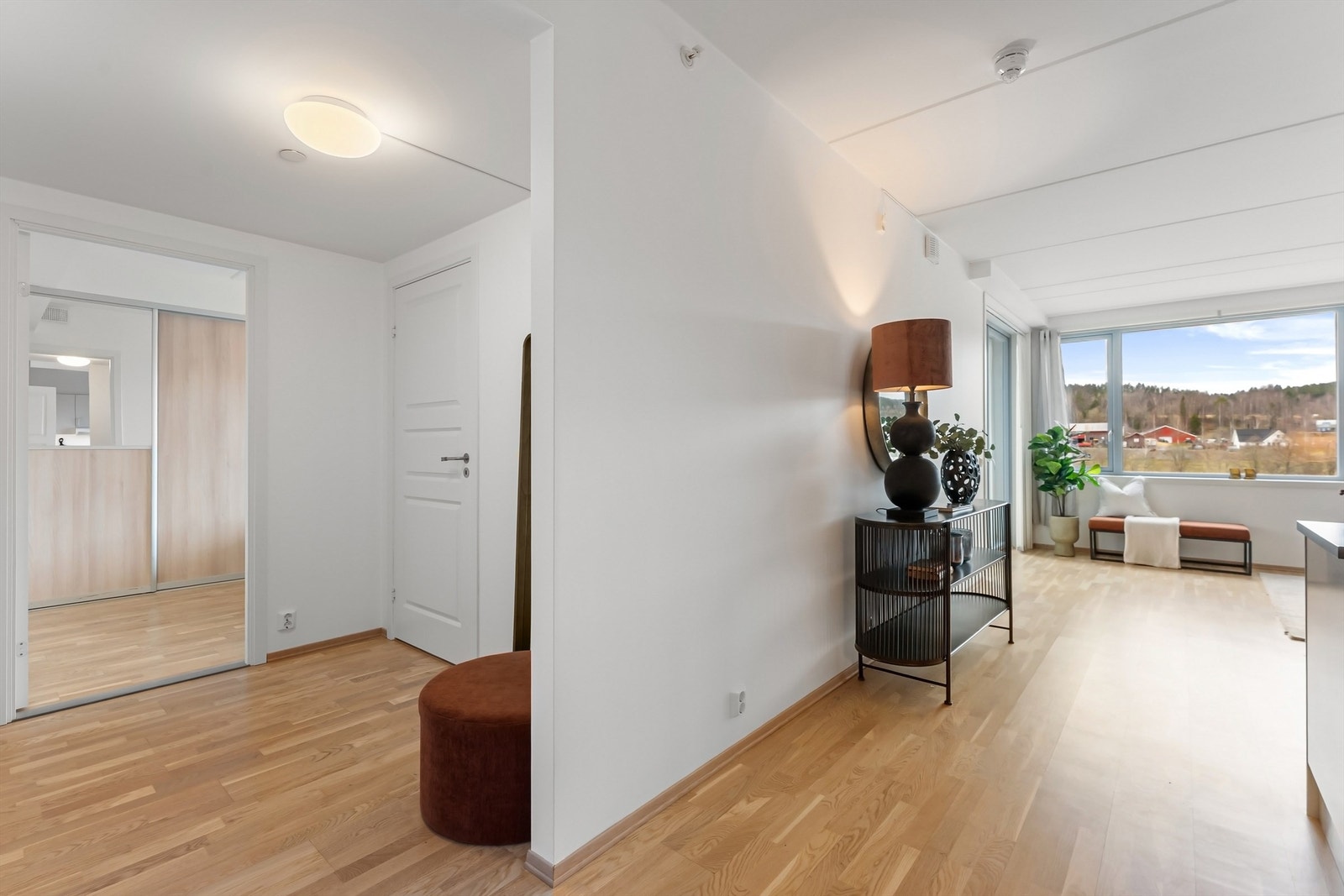 Leiligheten har to gode soverom, begge med adkomst via egen gang med videre adkomst til badet Galleribilde