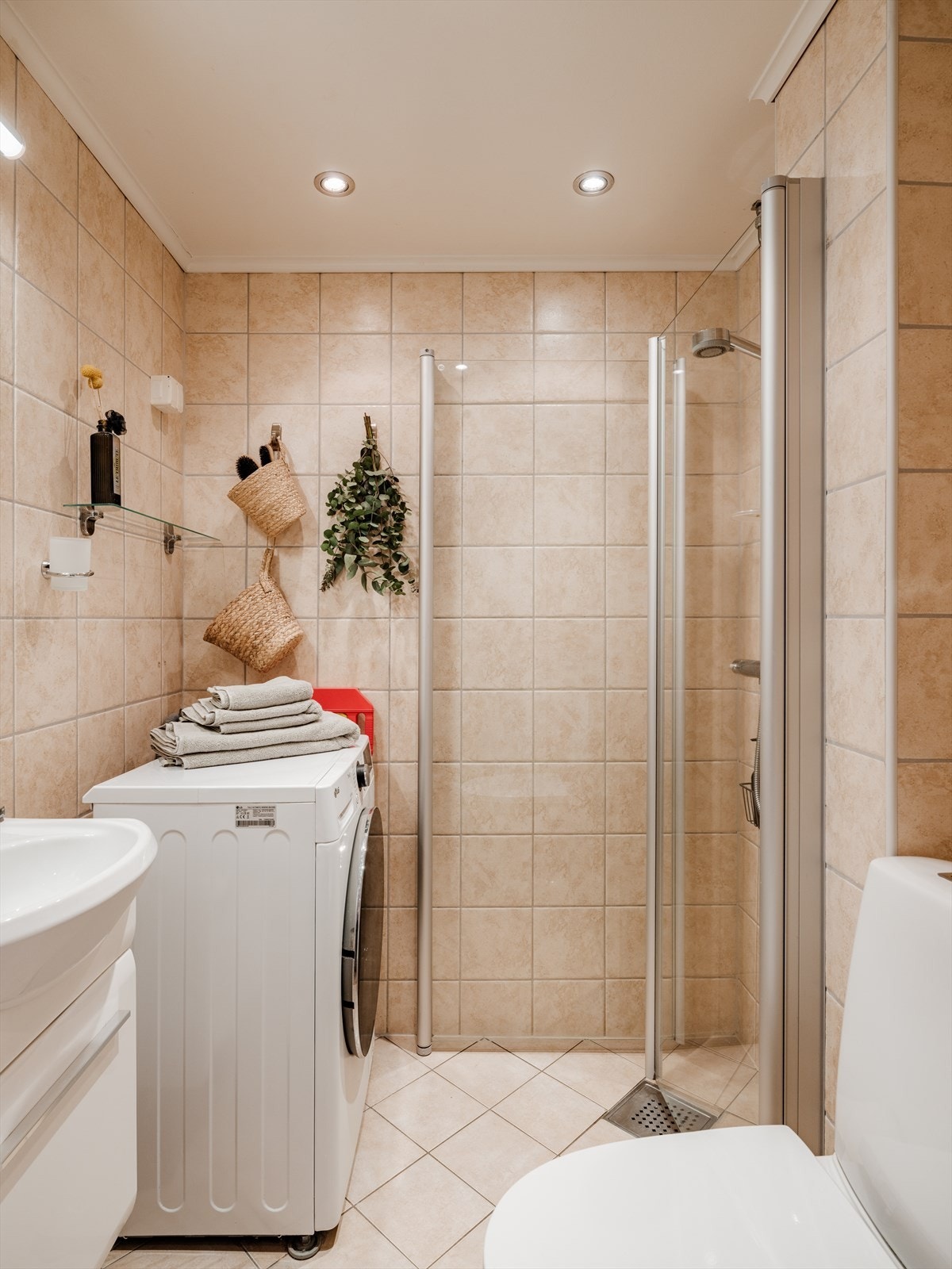 Badet ble pusset opp i regi av borettslaget i 2007 og oppgradert i 2011 med flis på flis og ny innredning. Galleribilde