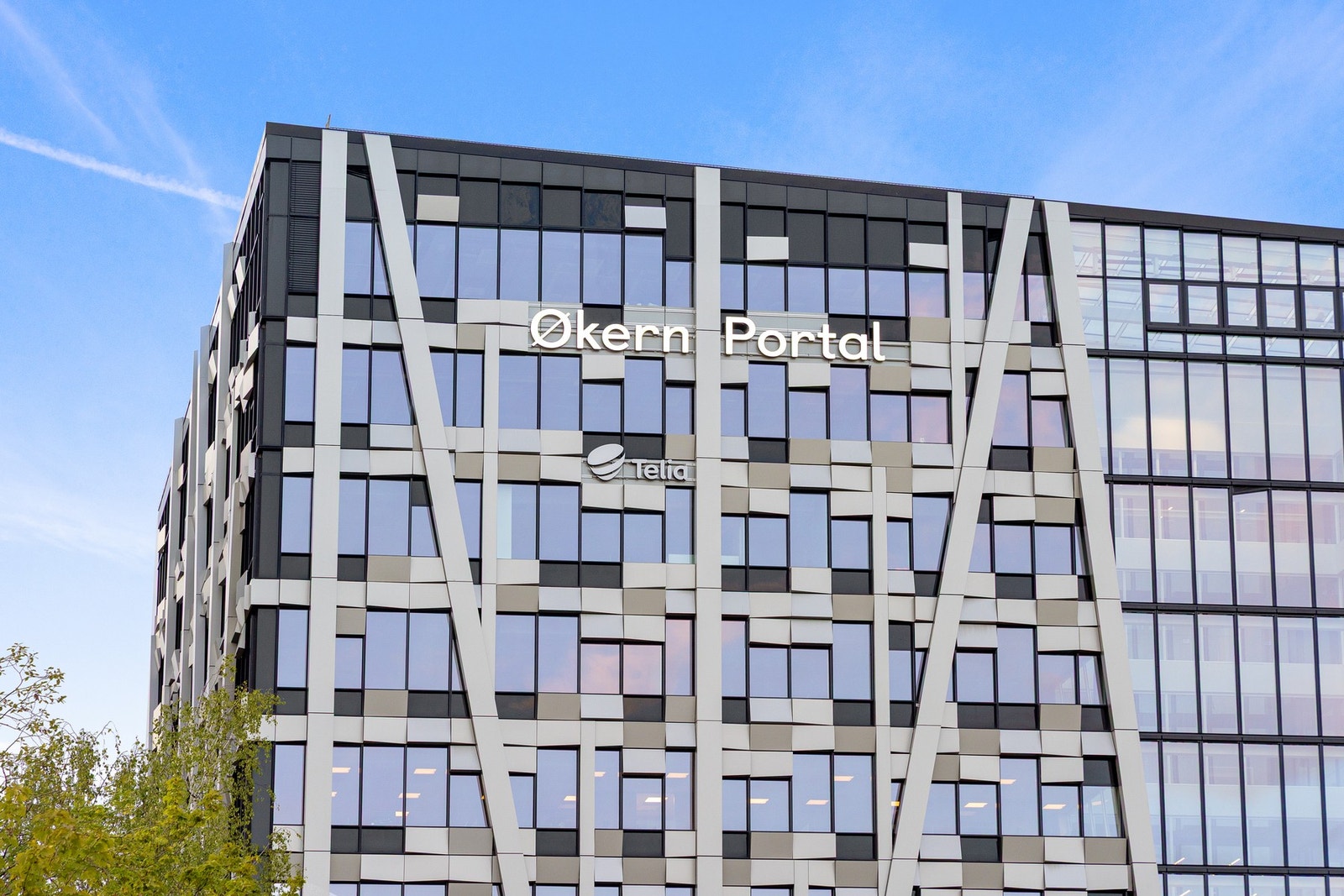 Økern Portal er 10 min gange fra leiligheten. Her tilbys tjenester, mat og opplevelser. Galleribilde