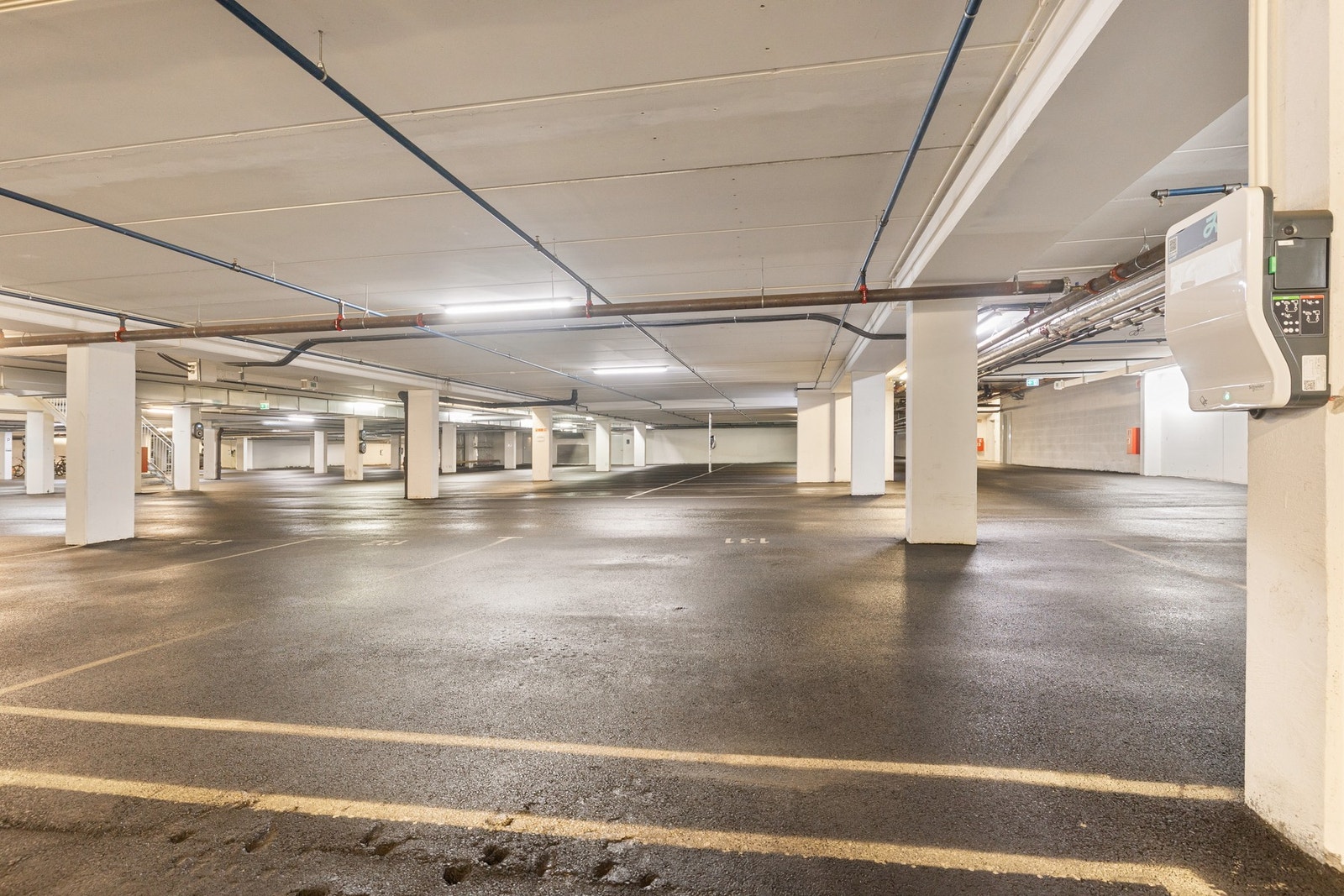 Det følger garasjeplass med leiligheten. Galleribilde