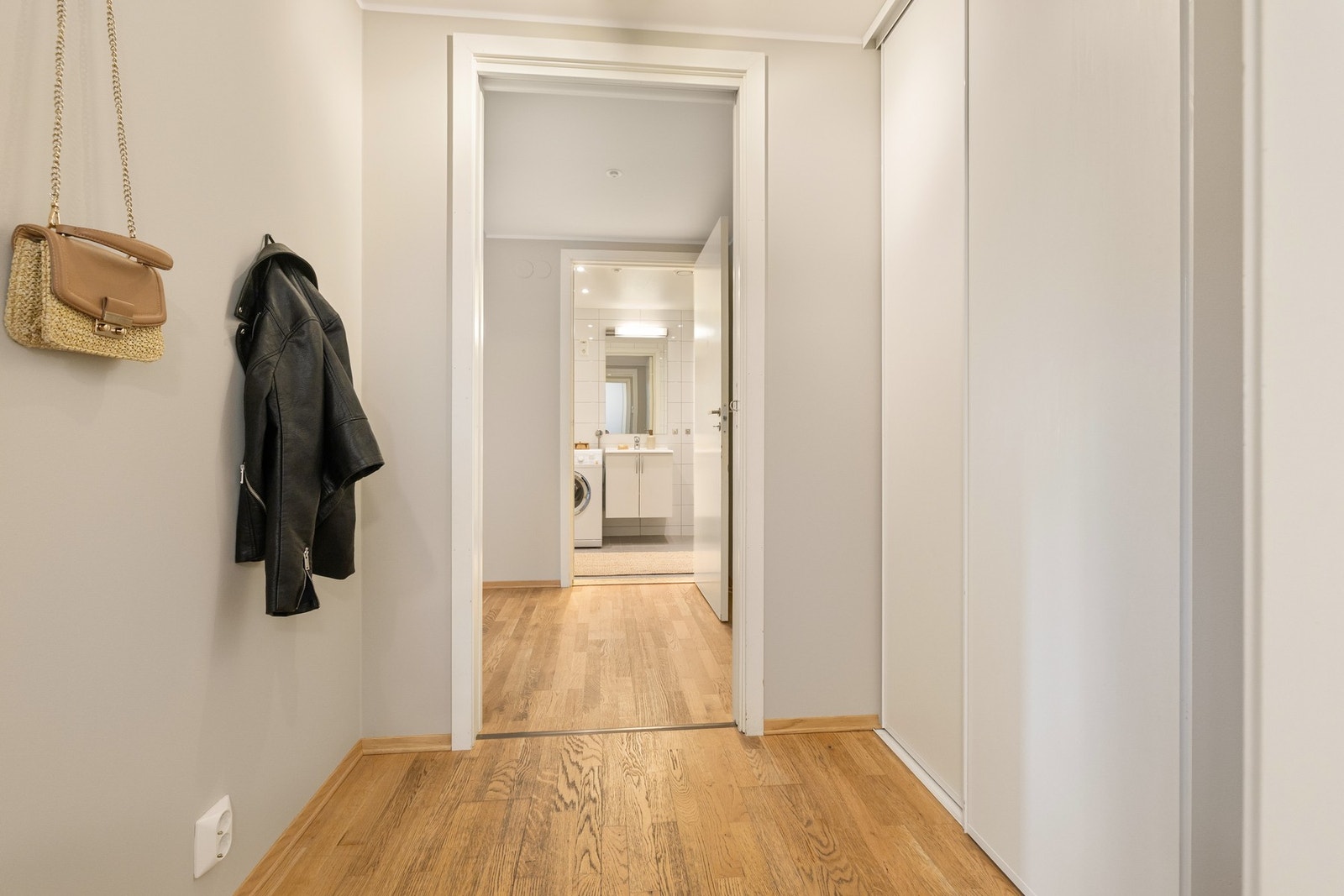 Grunnpakke med TV/internettjenester er inkl i fellesutgiftene. Galleribilde