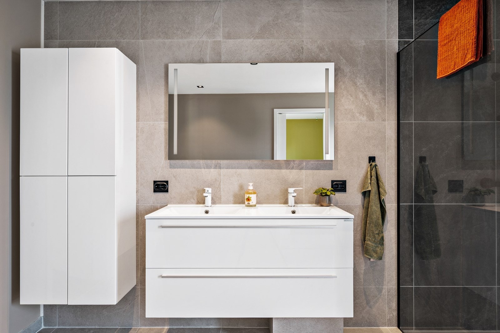 Badet er ferdigstilt i 2025 med moderne innredning. Galleribilde