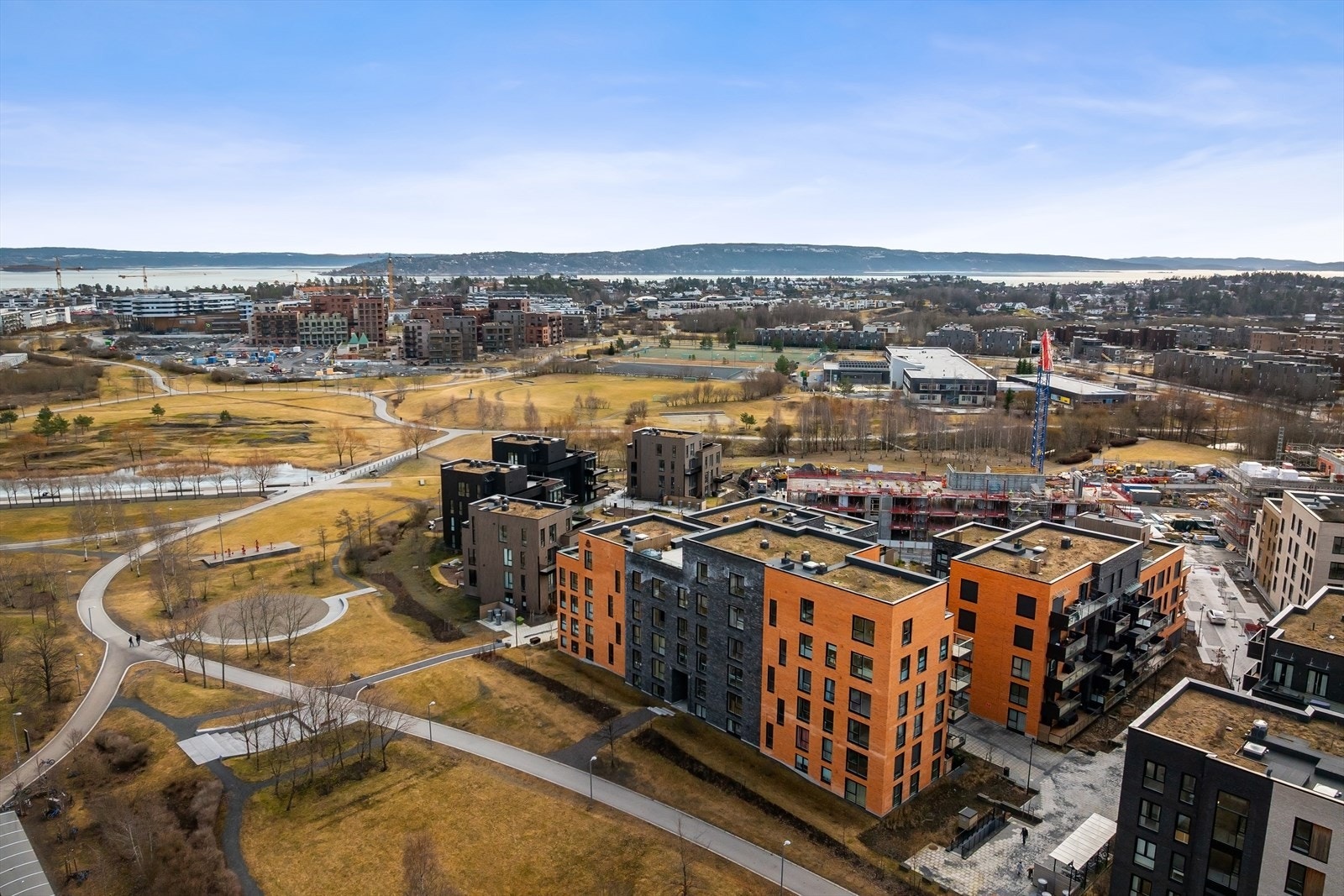 Borettslaget ligger innenfor Forneburingen, grensende til Nansenparken Galleribilde