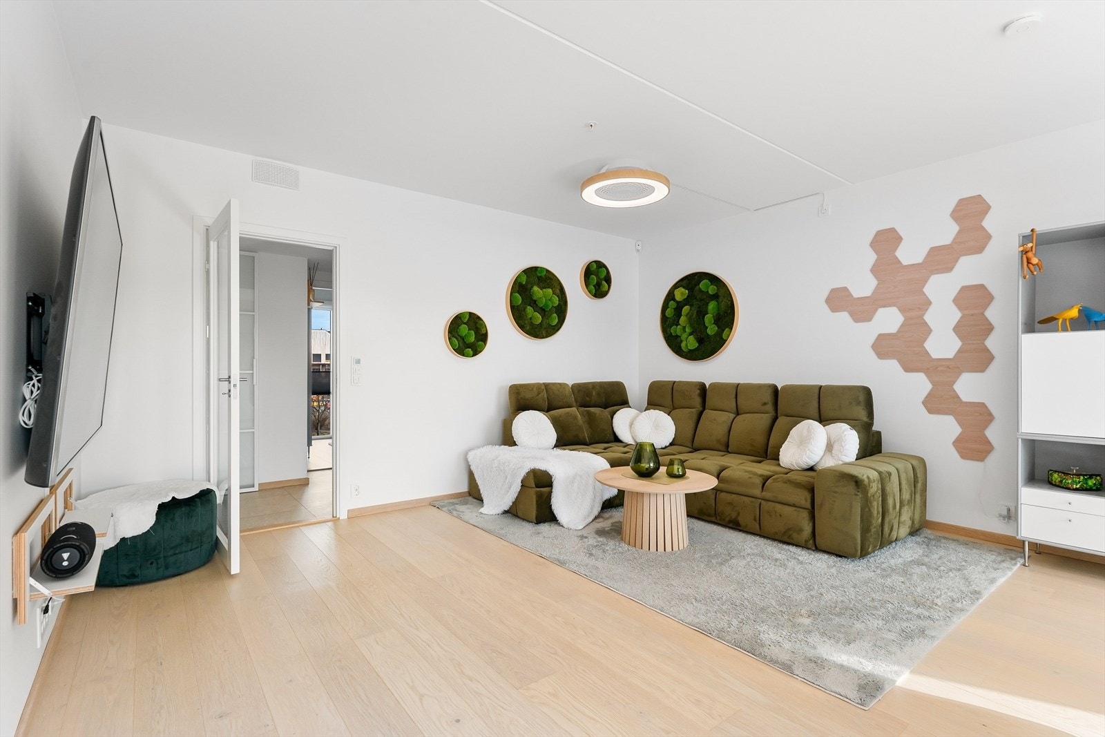 Stue med adkomst fra gang og øvrige rom Galleribilde
