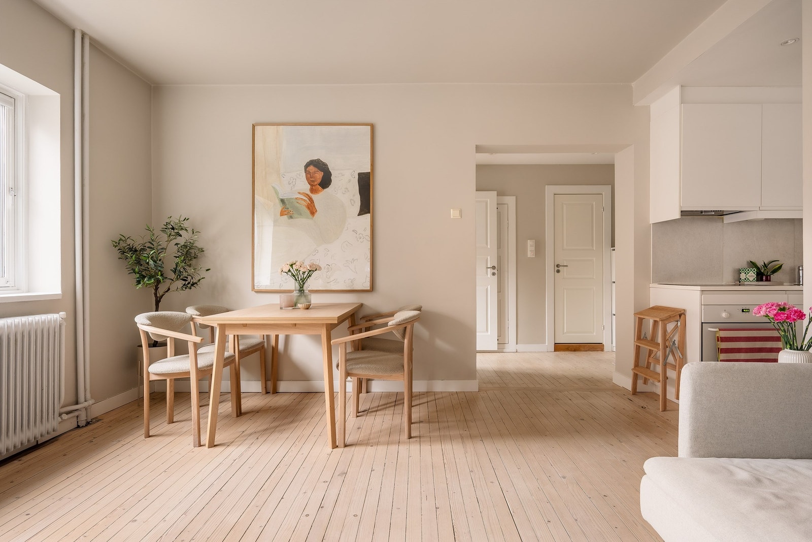 Sindre Nyhus v. Krogsveen presenterer denne treromsleiligheten i Båhusveien 28! Galleribilde