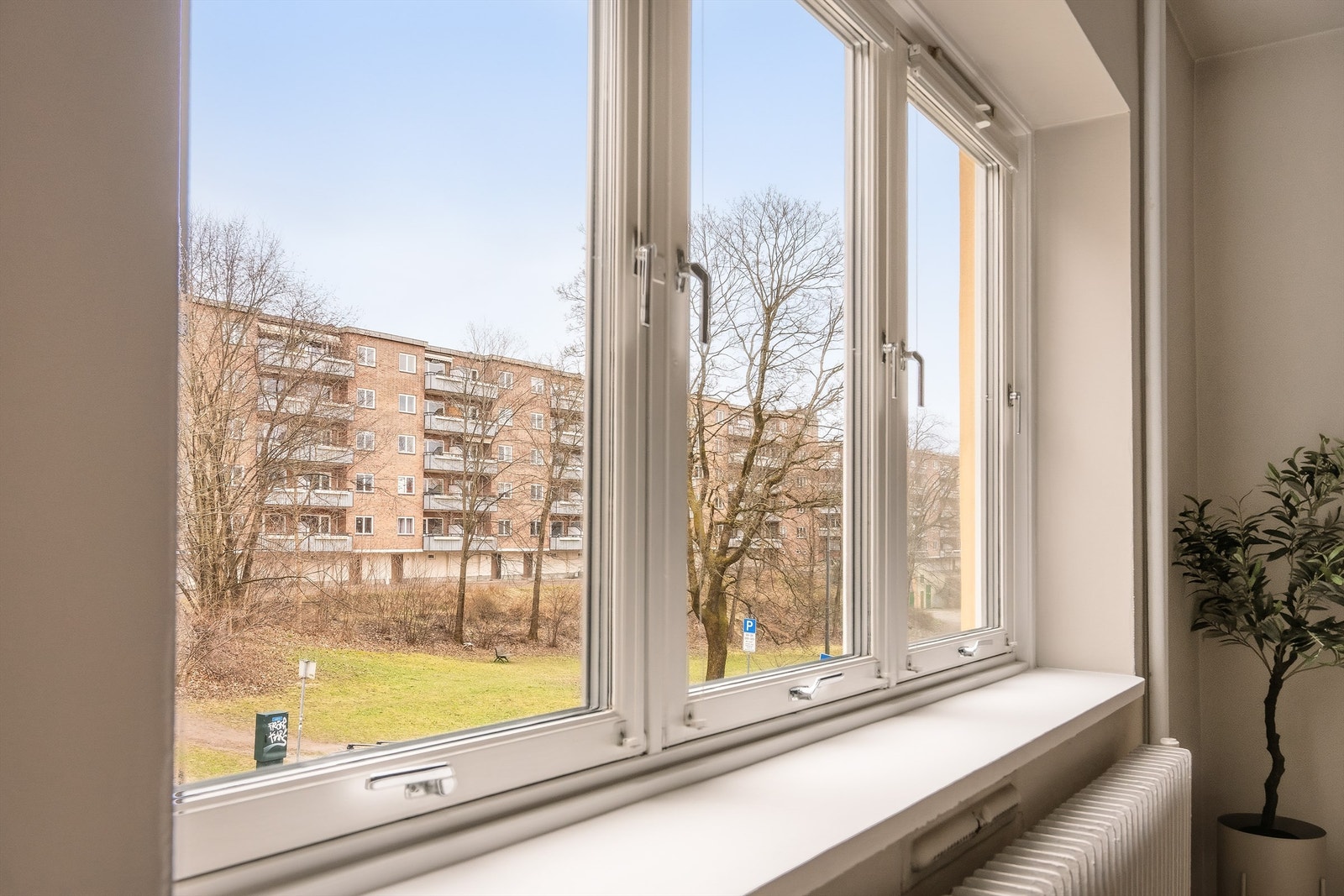 Tilbaketrukket og naturnær beliggenhet på Sinsen/Rosenhoff, samtidig svært sentralt med kort vei til et yrende byliv! Galleribilde