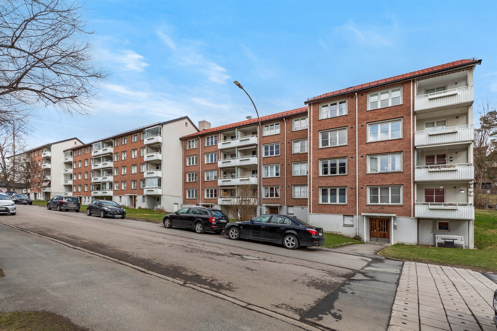 Et fantastisk boområde på Tonsenhagen med gateparkering utenfor og kort vei til "alt"! Galleribilde