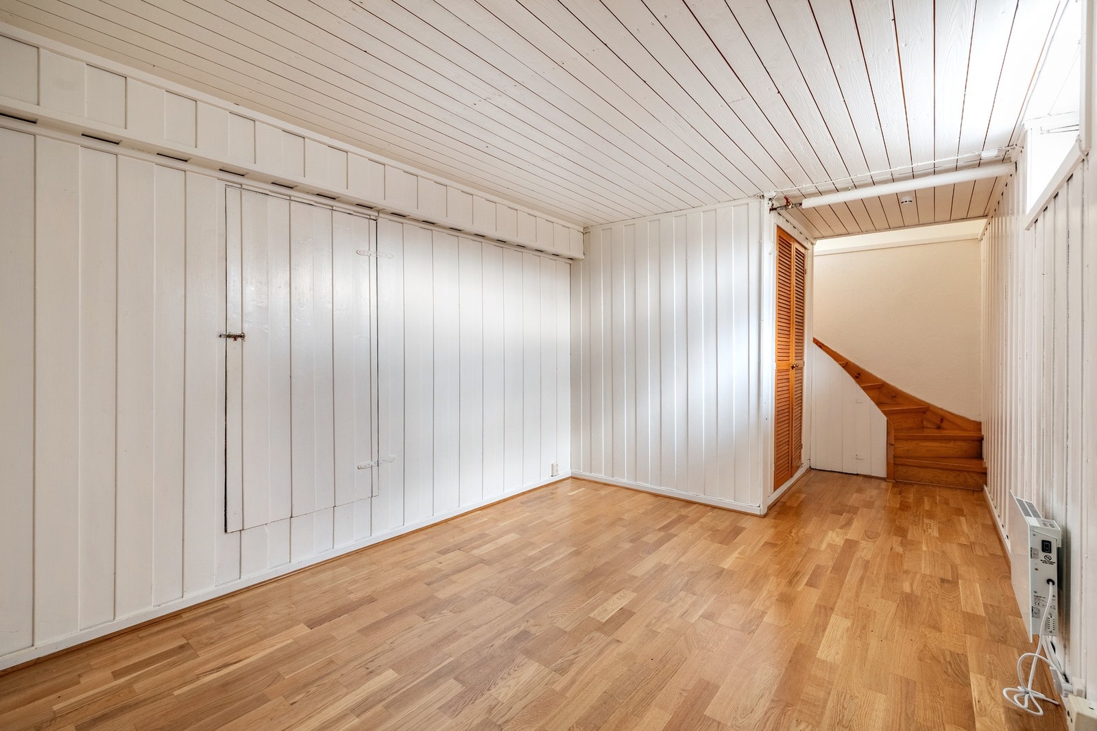 Kjelleren har et romslig rom med flere bruksmuligheter. Galleribilde
