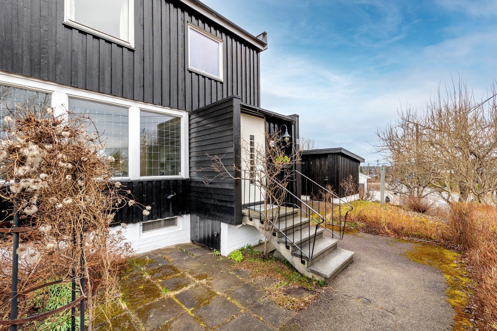 I tillegg har boligen et trivelig inngangsparti. Galleribilde