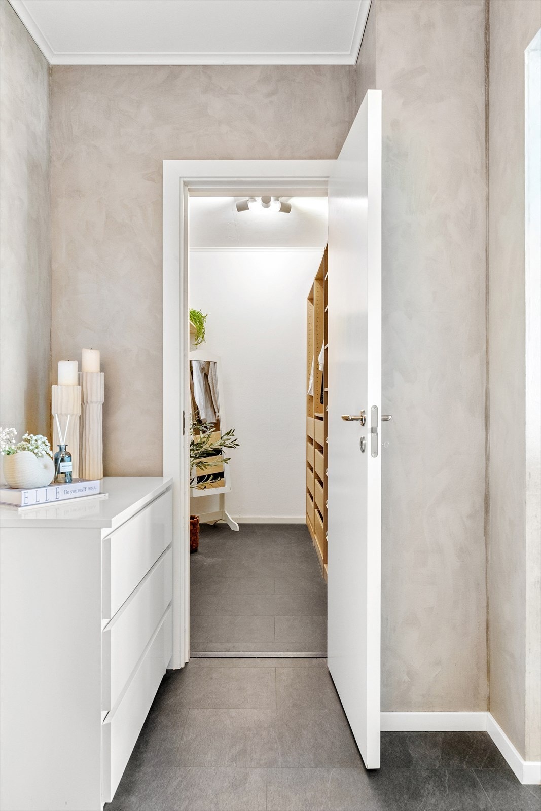 Leiligheten disponerer også to boder. Galleribilde