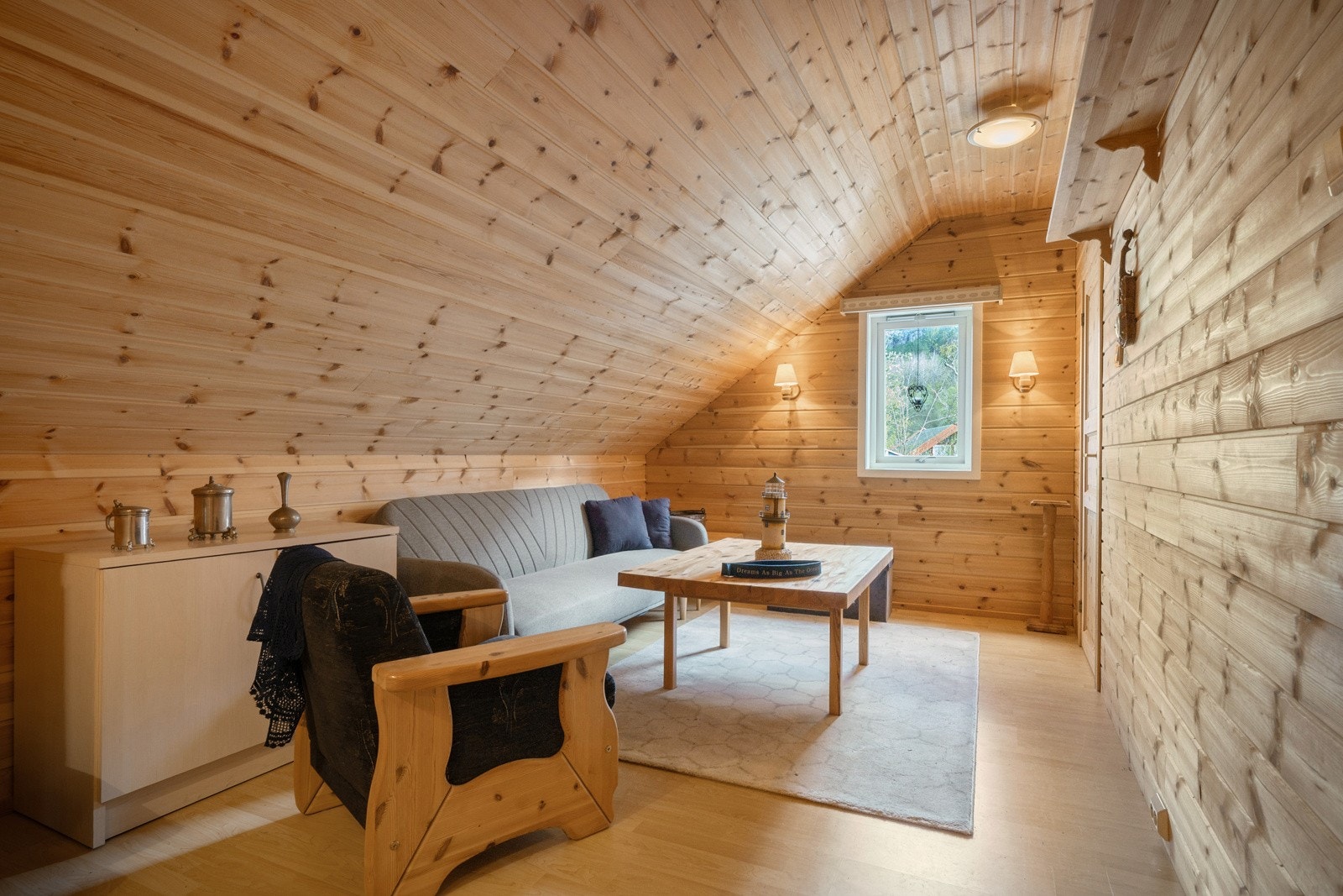 Oppholdsrom loft naust (ikke byggemeldt/ godkjent som oppholdsrom) Galleribilde
