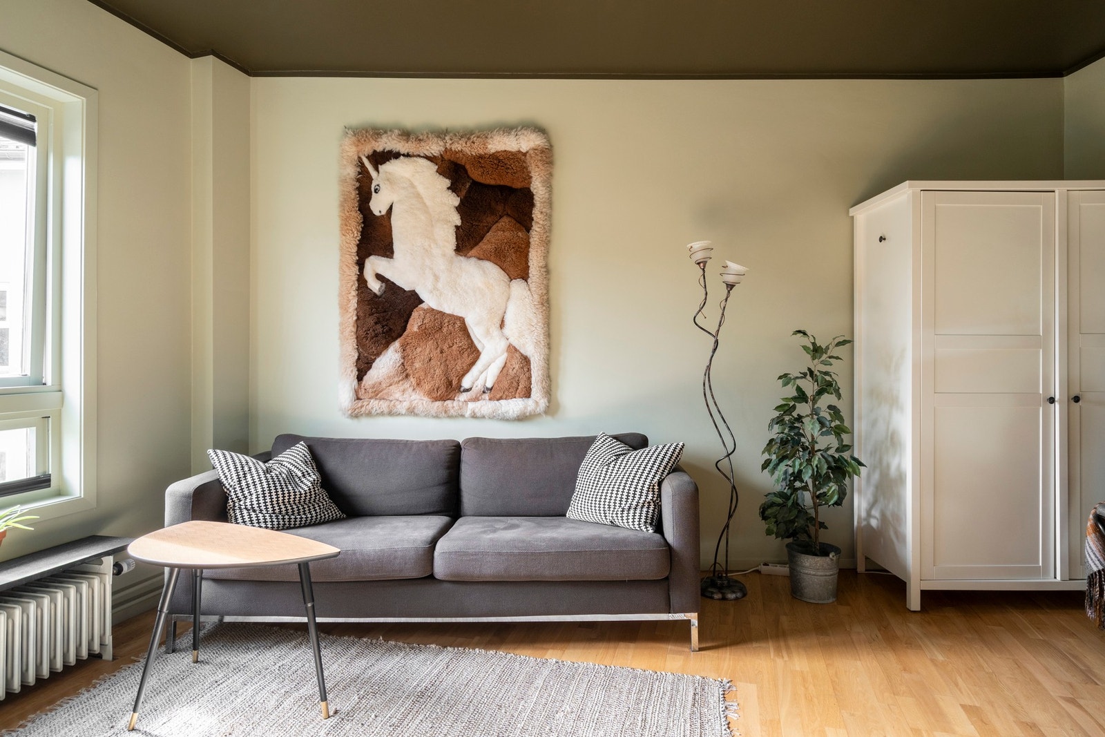 Den store vindusflaten slipper inn rikelig med naturlig lysinnslipp. Galleribilde