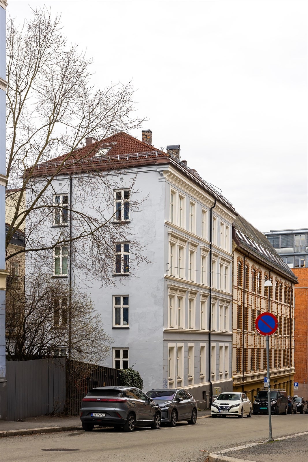 Borettslaget har en parkeringsplass som kan bookes av beboerne. Det er i tillegg sykkelparkering ved inngangen, i låst område. Galleribilde