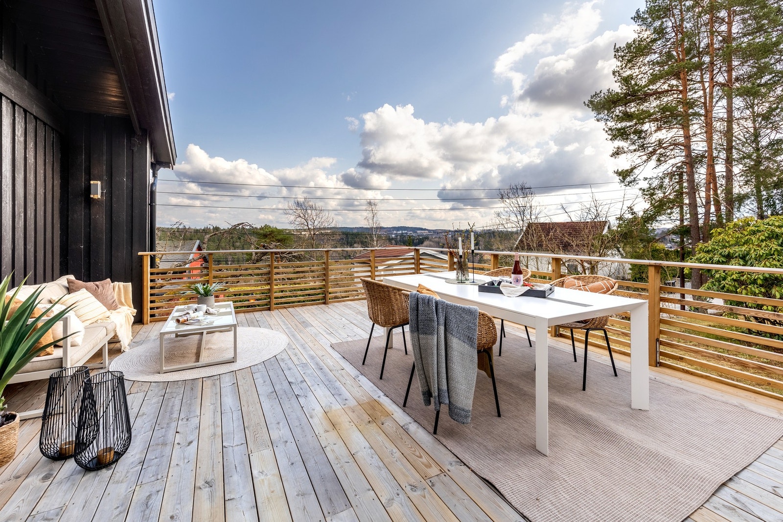 Dette er en trivelig og sjarmerende enebolig over to plan. Galleribilde