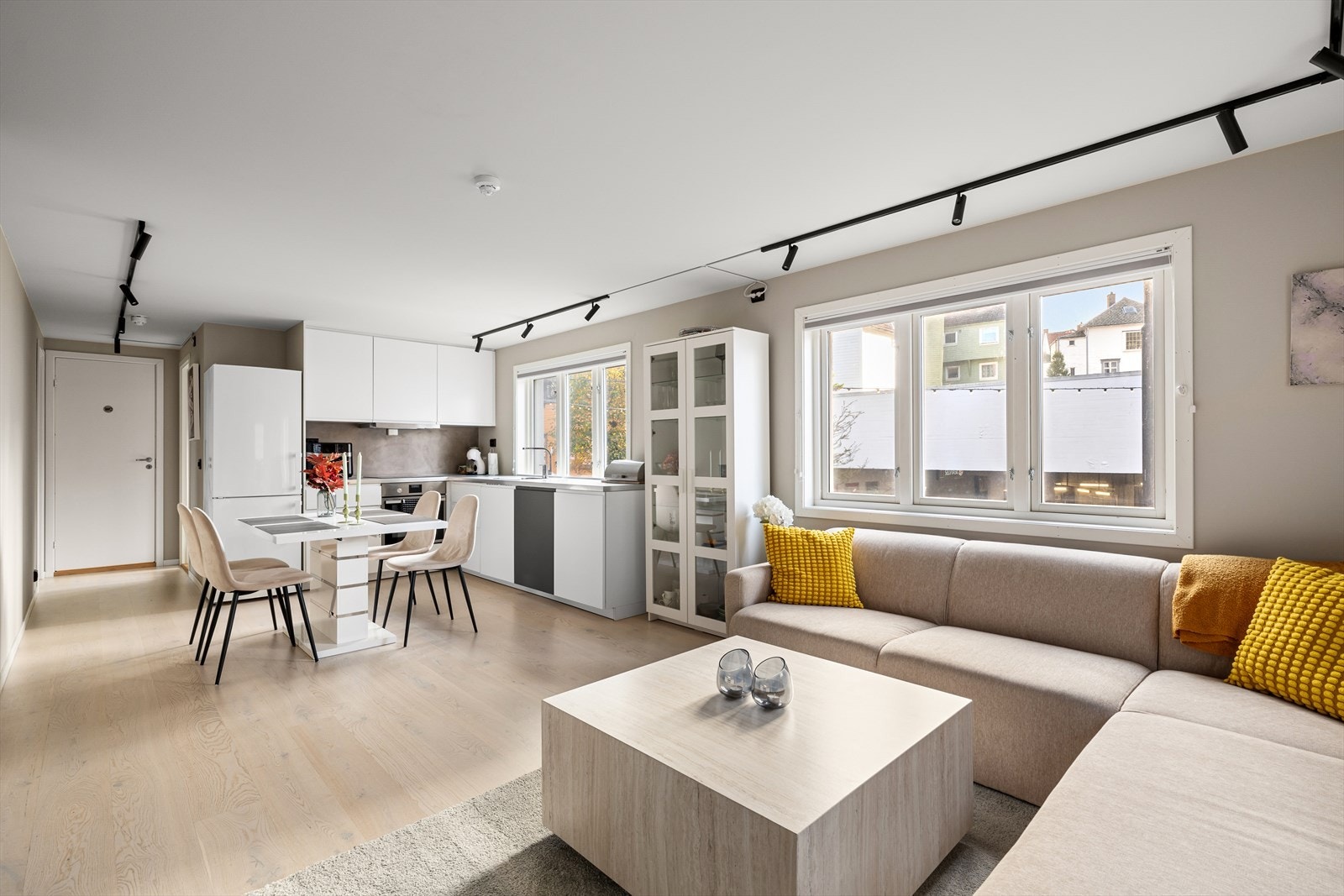 Velkommen til Nedre Blåsenborg 18 en lekker leilighet med oppusset standard! Galleribilde