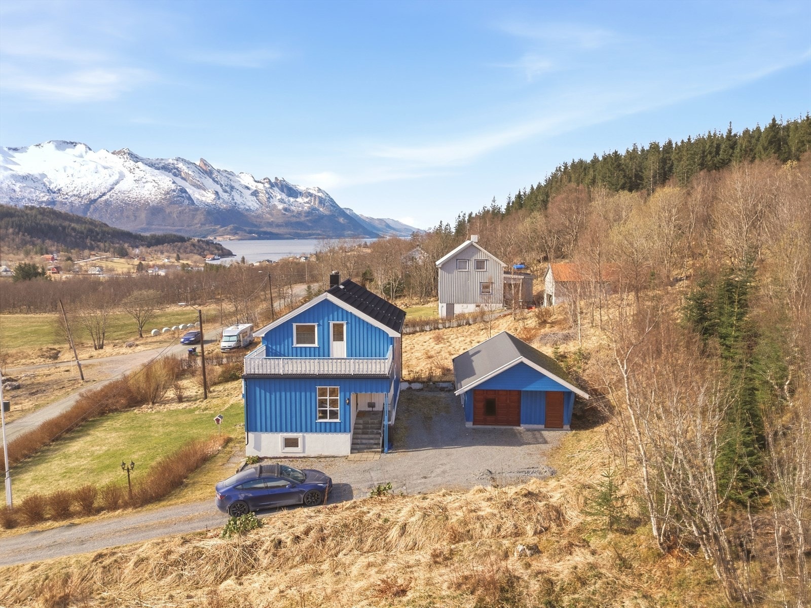 Parkering på egen tomt og i garasje. Galleribilde