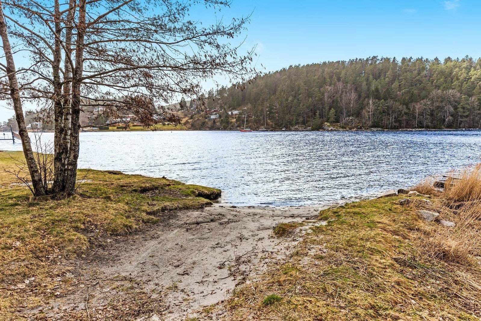 Her er det også en liten badestrand. Galleribilde