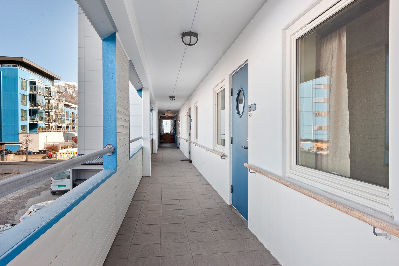Svalgang med adkomst fra heis eller trapper Galleribilde