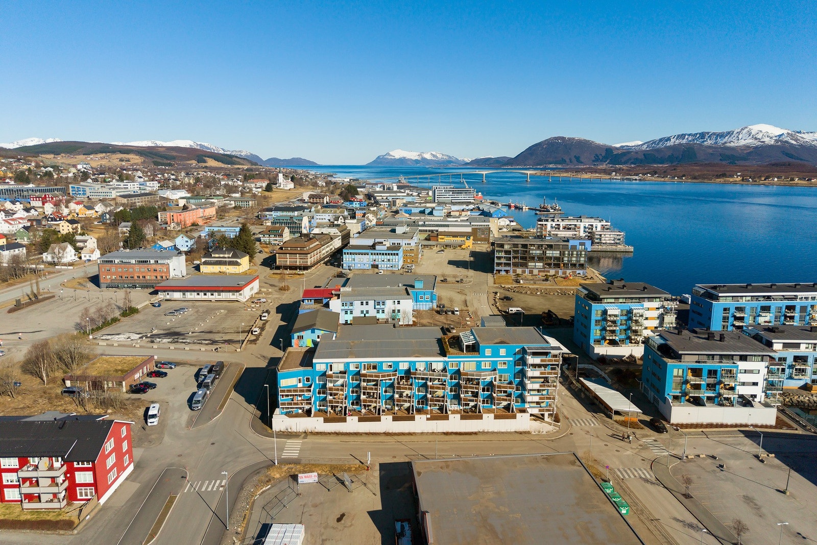 Sentralt plassert i hjertet av Sortland, med kafeer og servicetilbud like utenfor døren Galleribilde