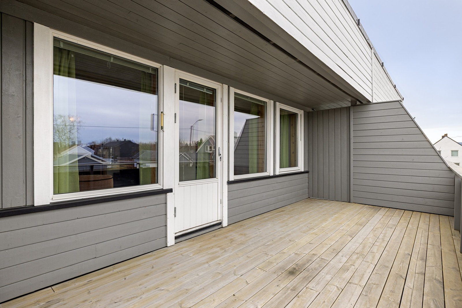 Romslig terrasse på 16 kvm. Galleribilde