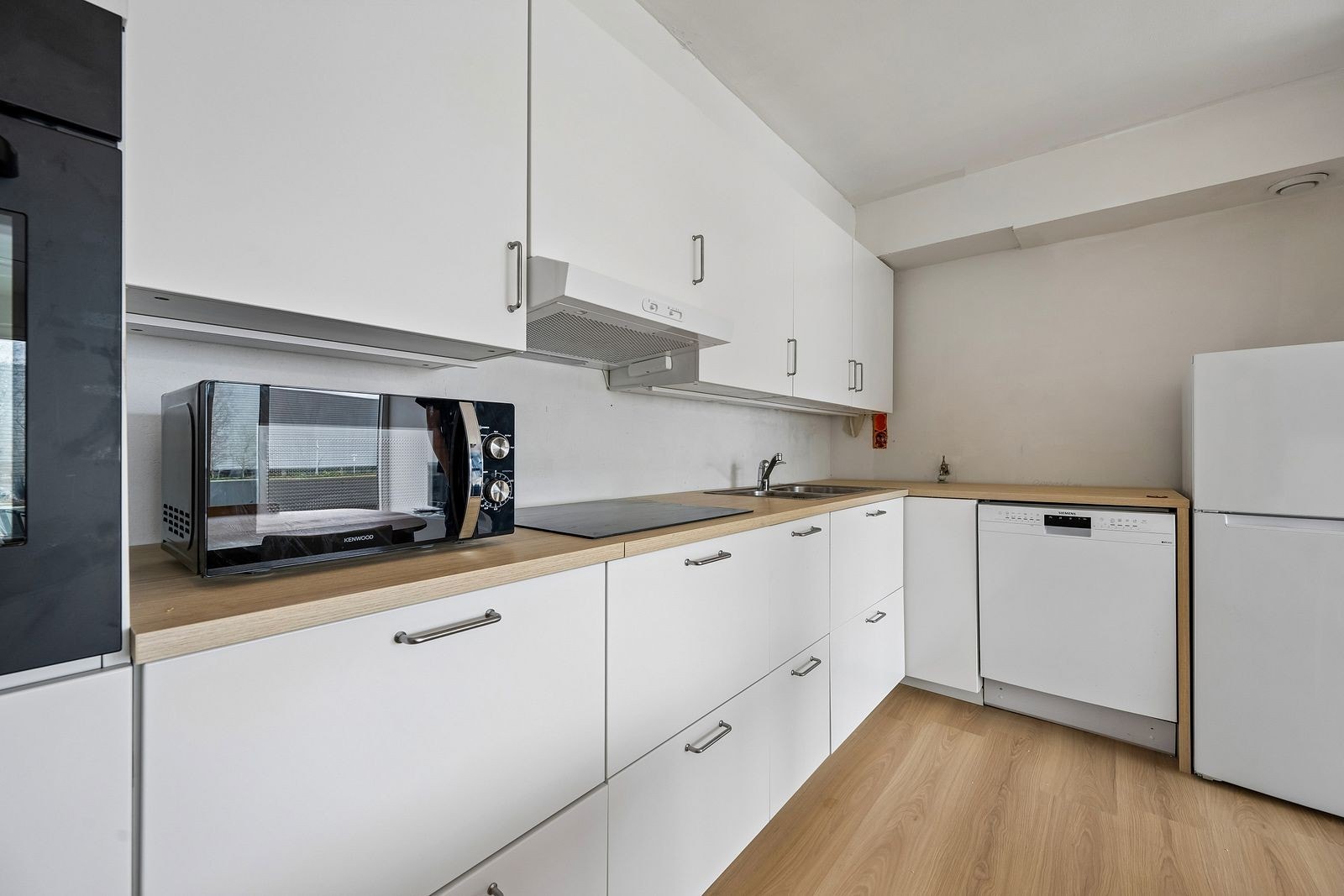 Rikelig med benkeplass og oppbevaring Galleribilde