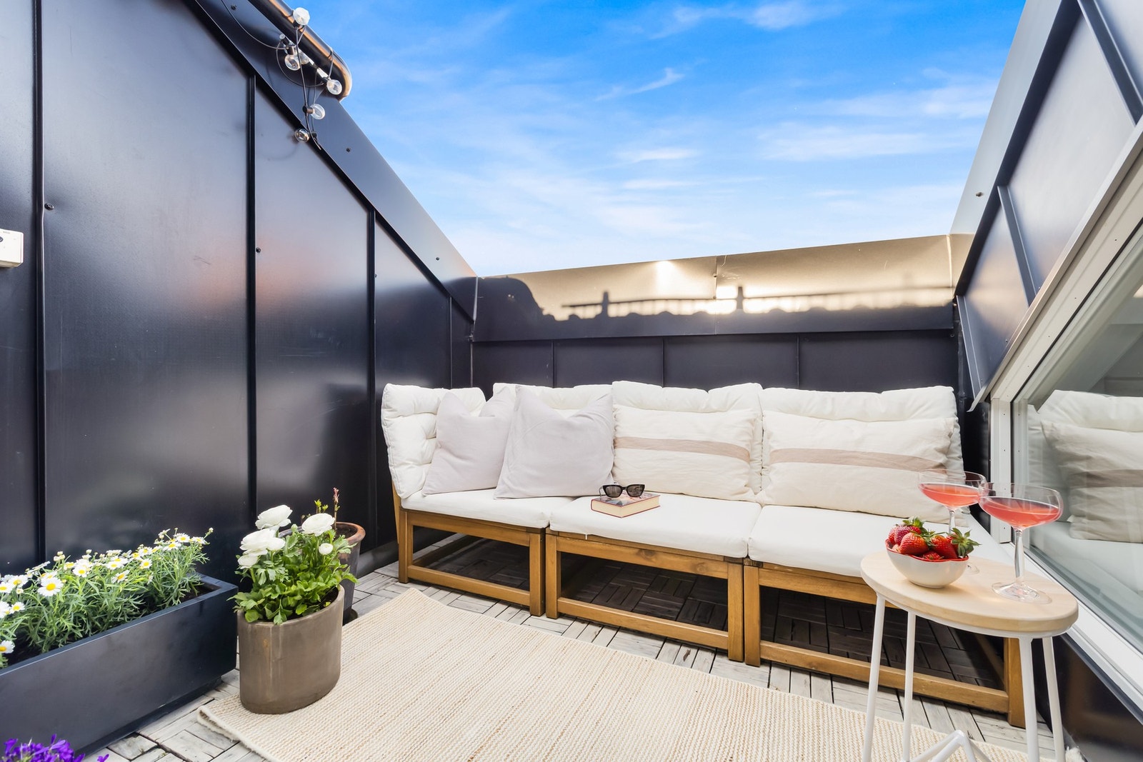 Lekker og sjarmerende 2-roms loftsleilighet med flott takterrasse - Supersentral beliggenhet Galleribilde