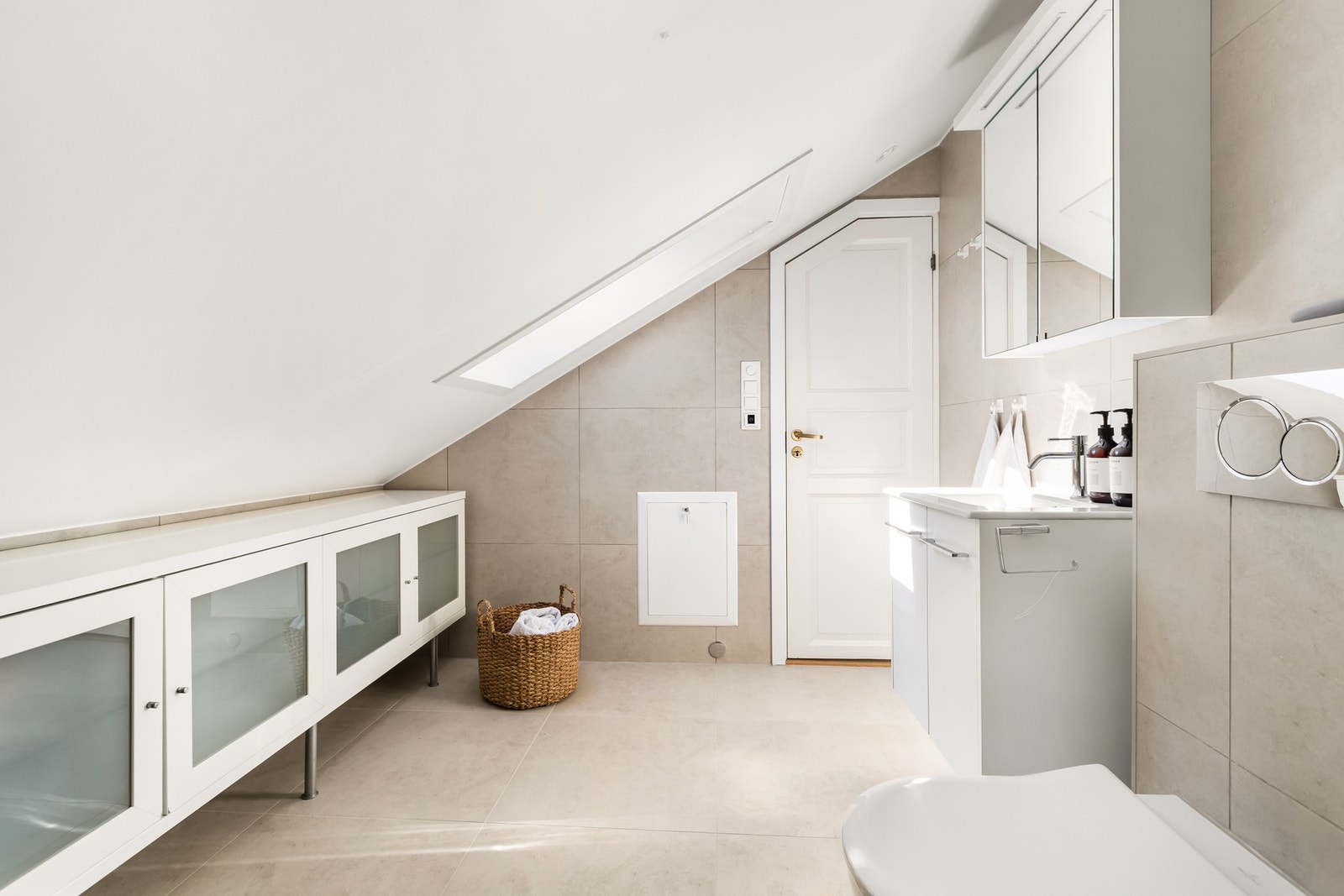 Smart oppbevaringsplass på badet Galleribilde