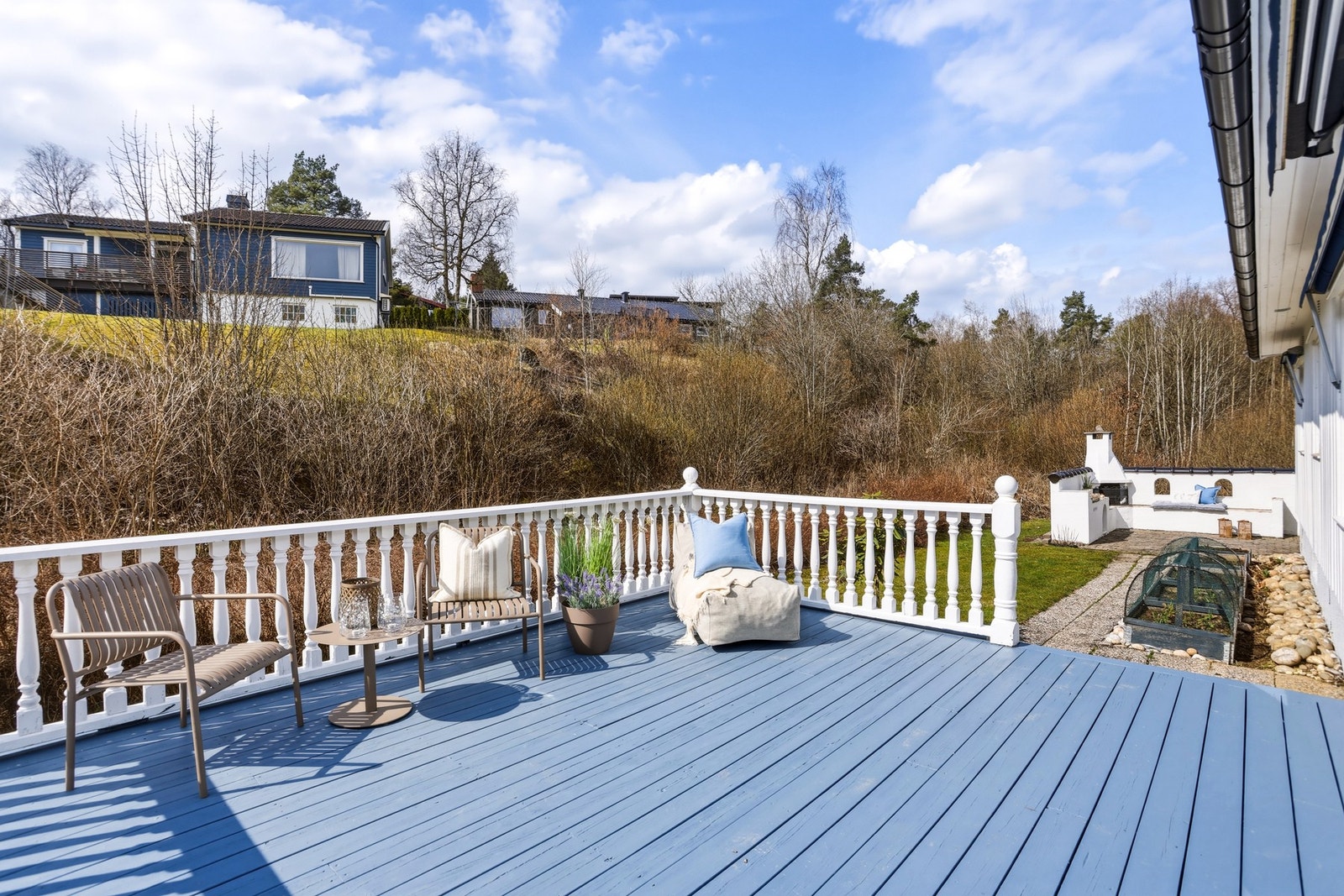Stor terrasse med adkomst fra stuen Galleribilde