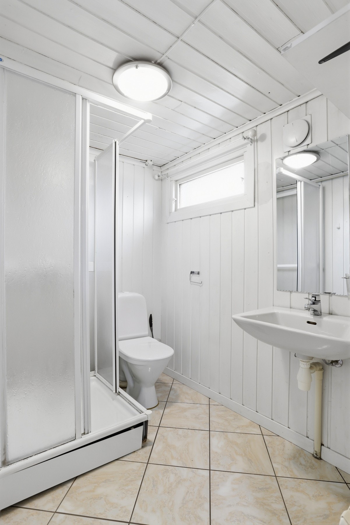 Bad/WC i kjeller - Tidligere eier opplyste at dette var pusset opp ca 2004 Galleribilde