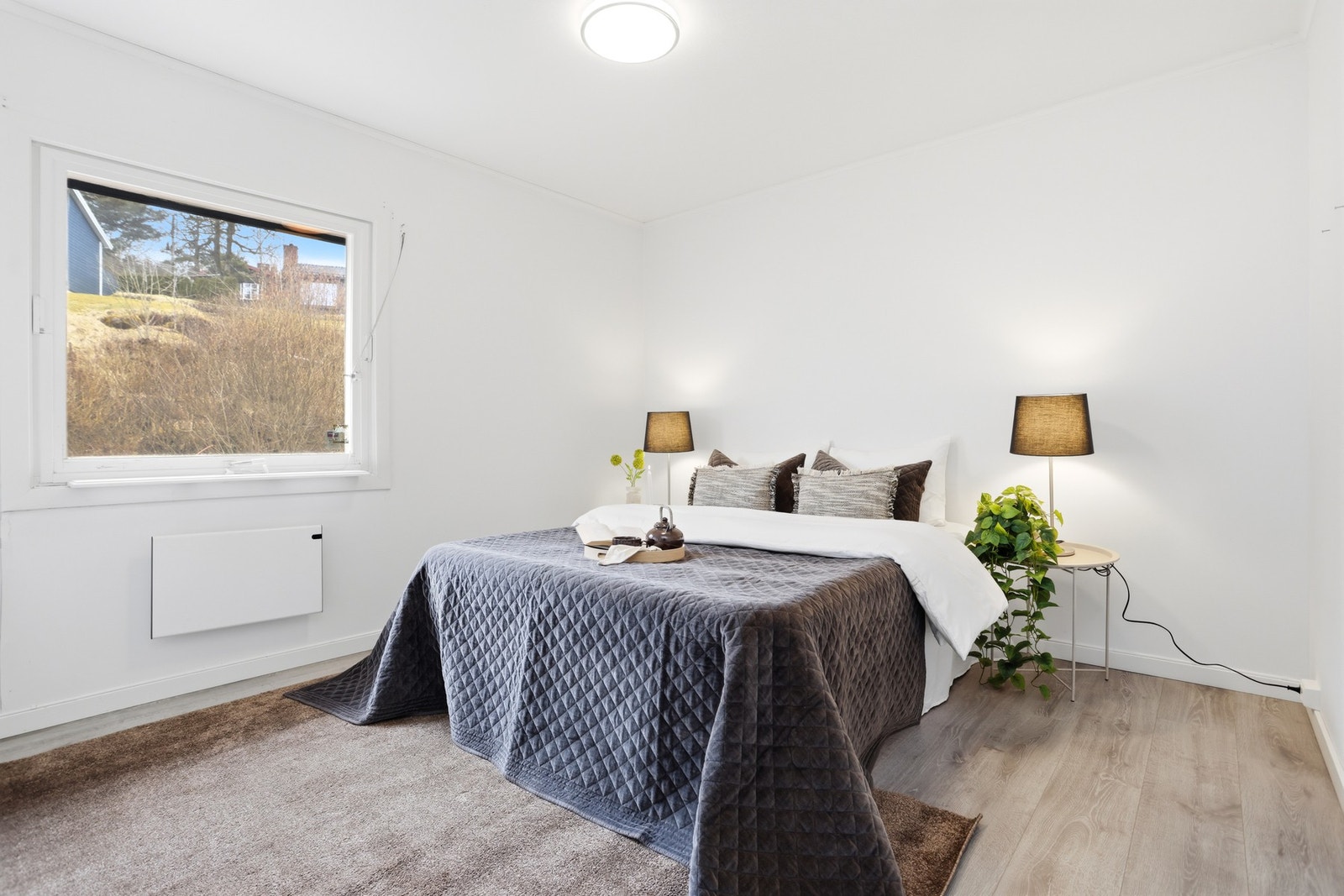 Hovedsoverom med plassbygget garderobe Galleribilde