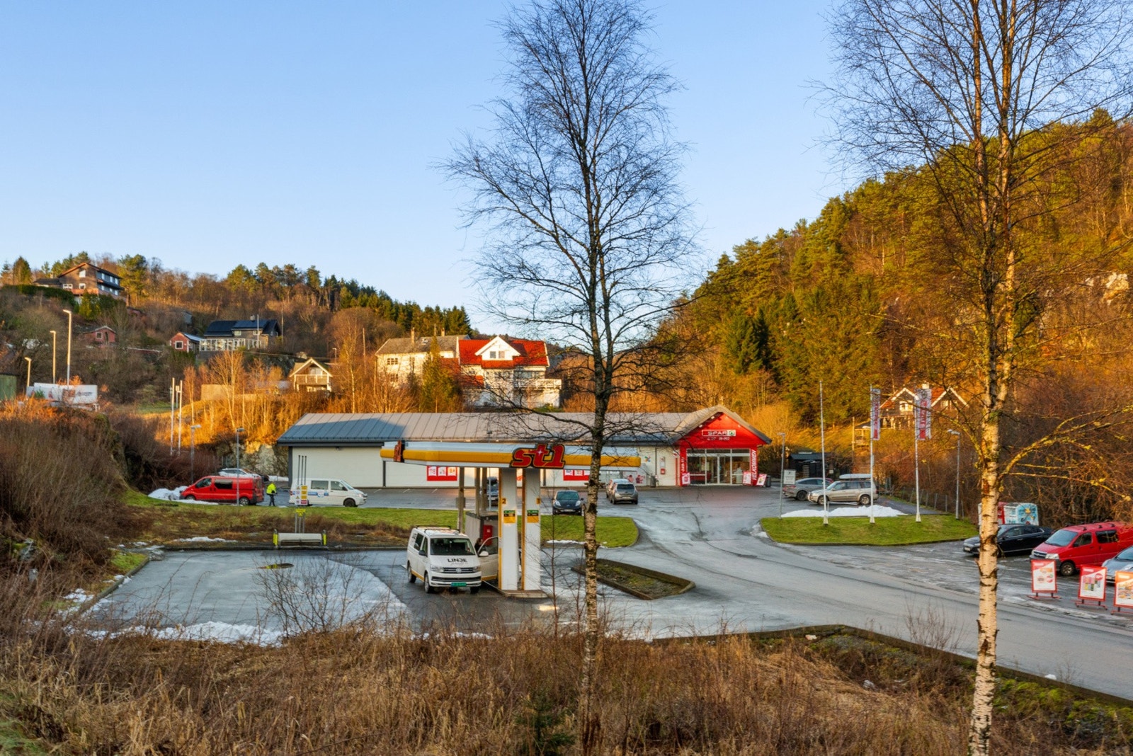 Eurospar Isdal og Kiwi finner man like i nærheten. Galleribilde