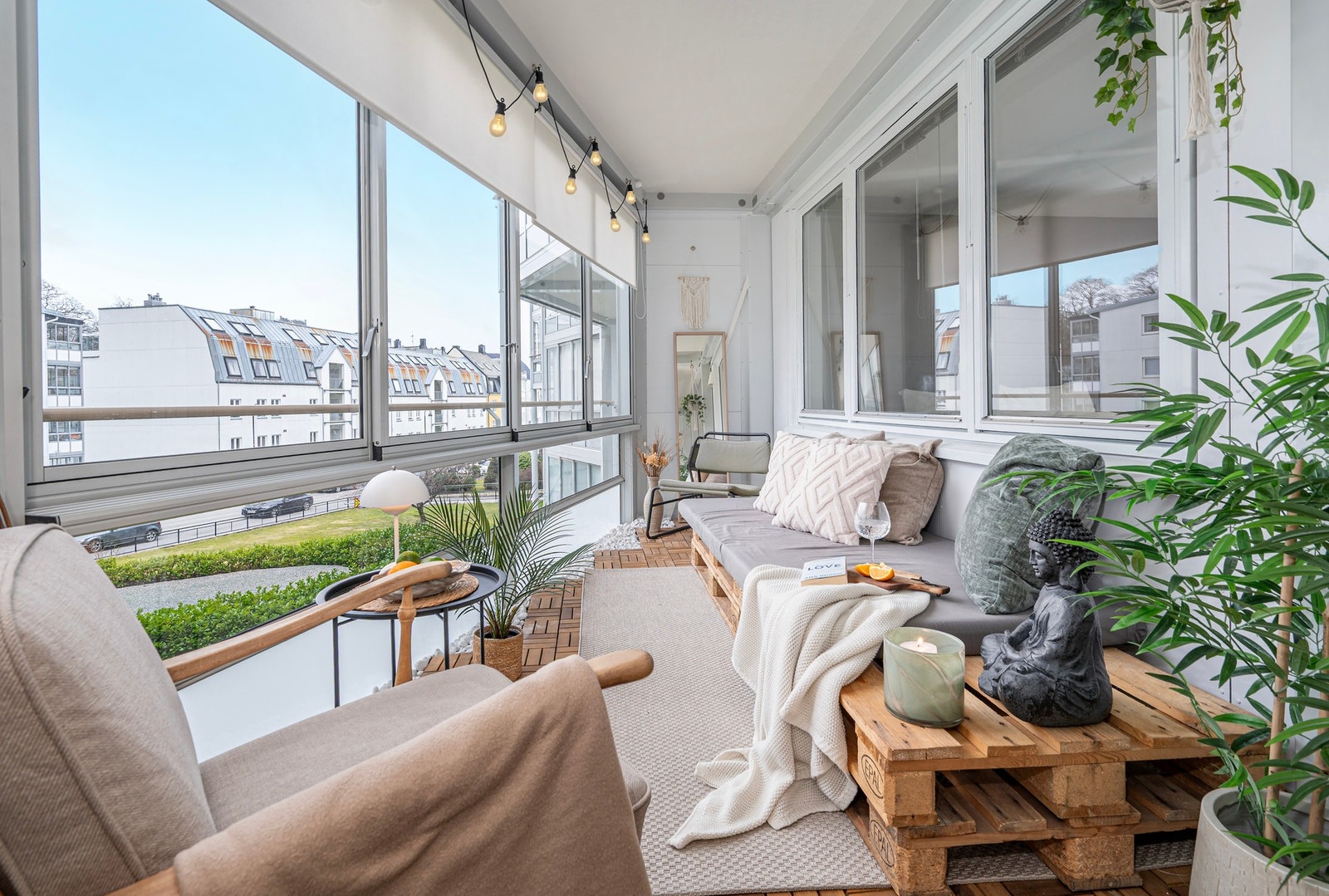 med sentral beliggenhet og inneglasset balkong. Galleribilde