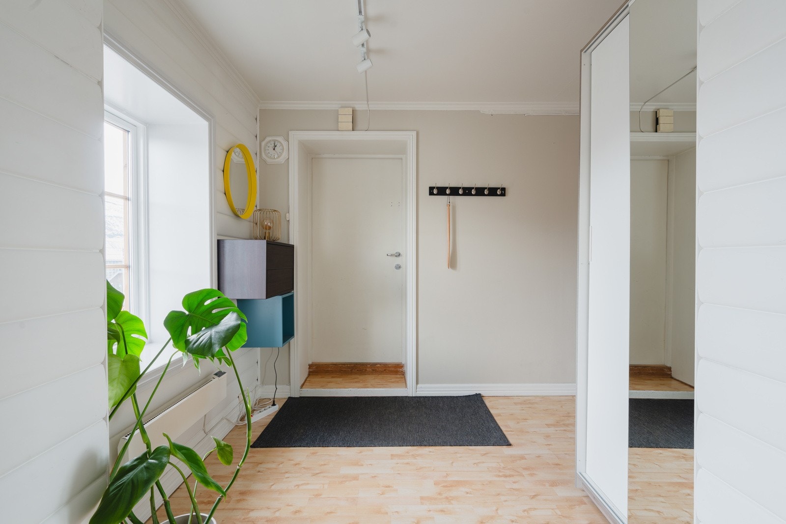 Det første som møter deg er den romslige gangen med flere muligheter.