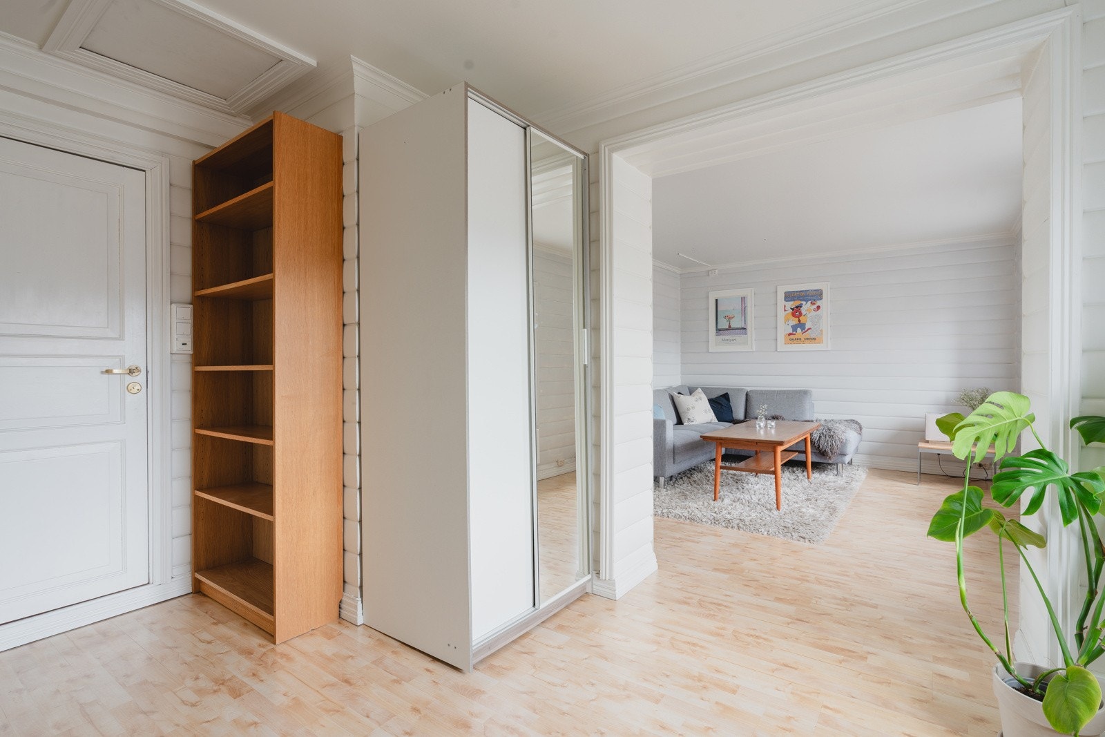 Her bor du i øverste etasje i et sameie med 4 enheter og lave felleskostnader (500kr/mnd)