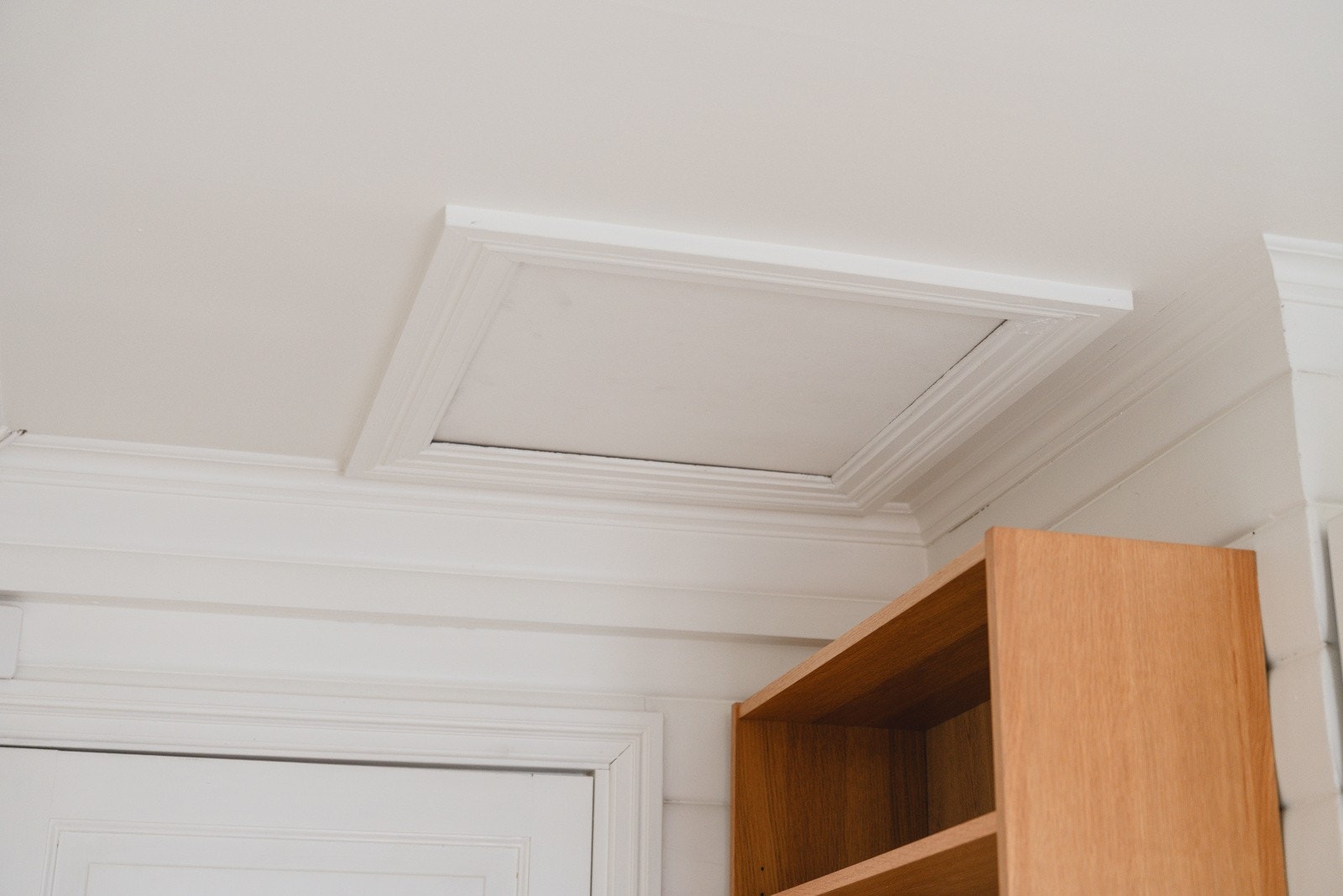 Leiligheten har et loft for ekstra oppbevaring.