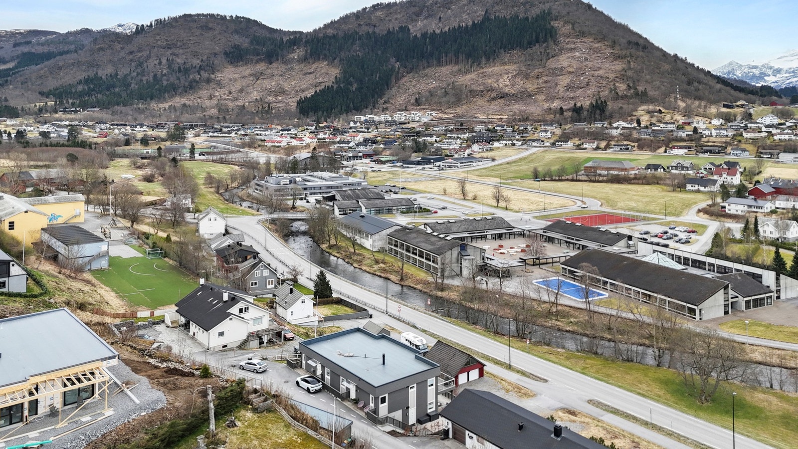 Gangavstand til de fleste sentrumsfasiliteter. Galleribilde