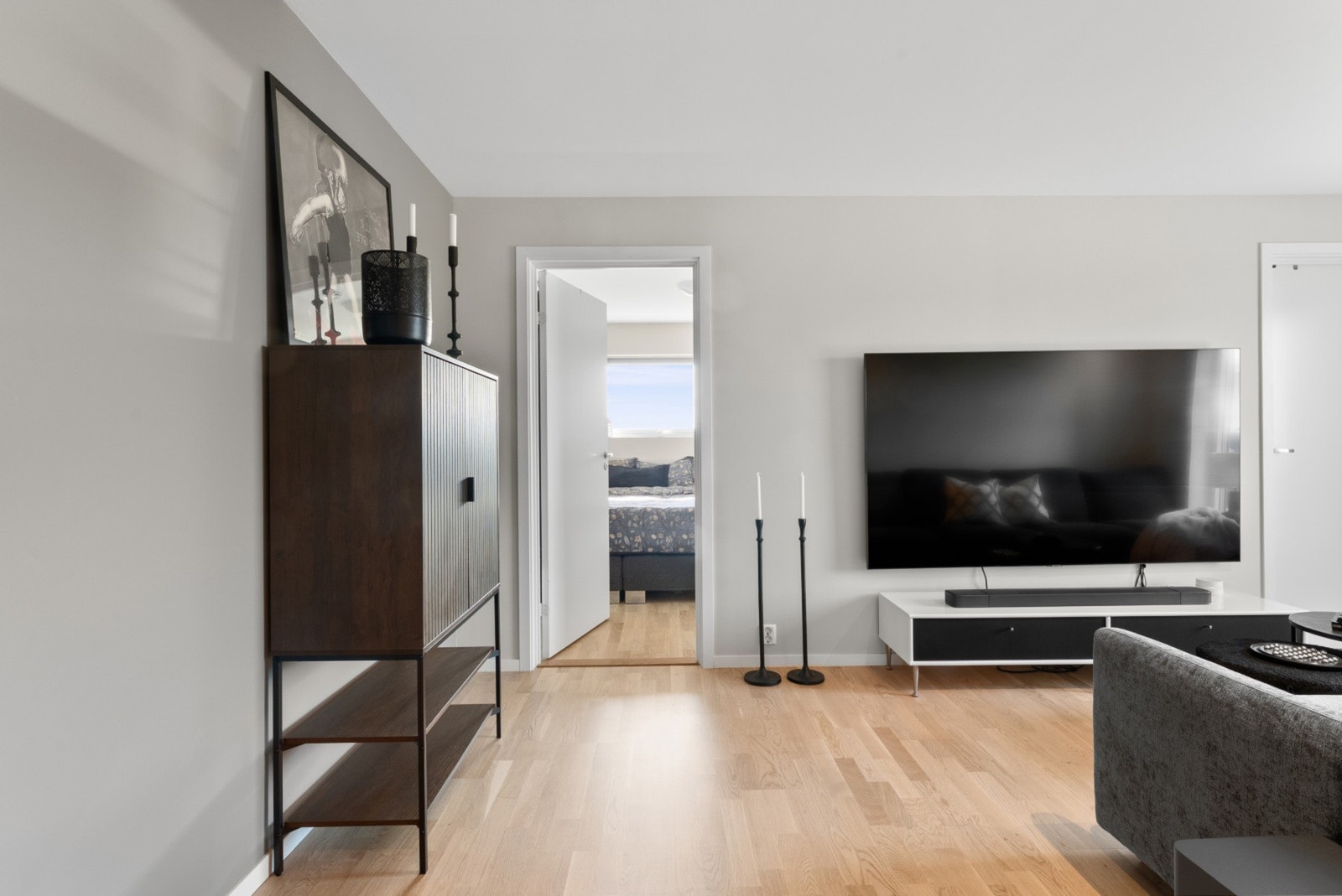 I tillegg finner du en egen TV-stue i denne etasjen, et fantastisk bonusrom som gir ekstra fleksibilitet. Galleribilde