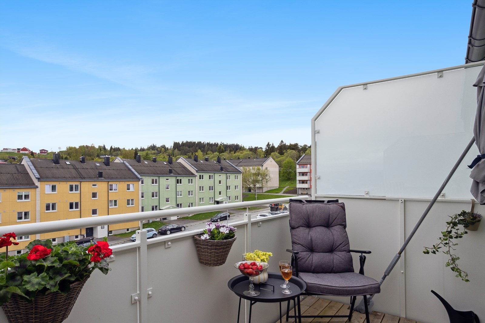 Fra balkongen har du fin utsikt over nærområdet. Galleribilde