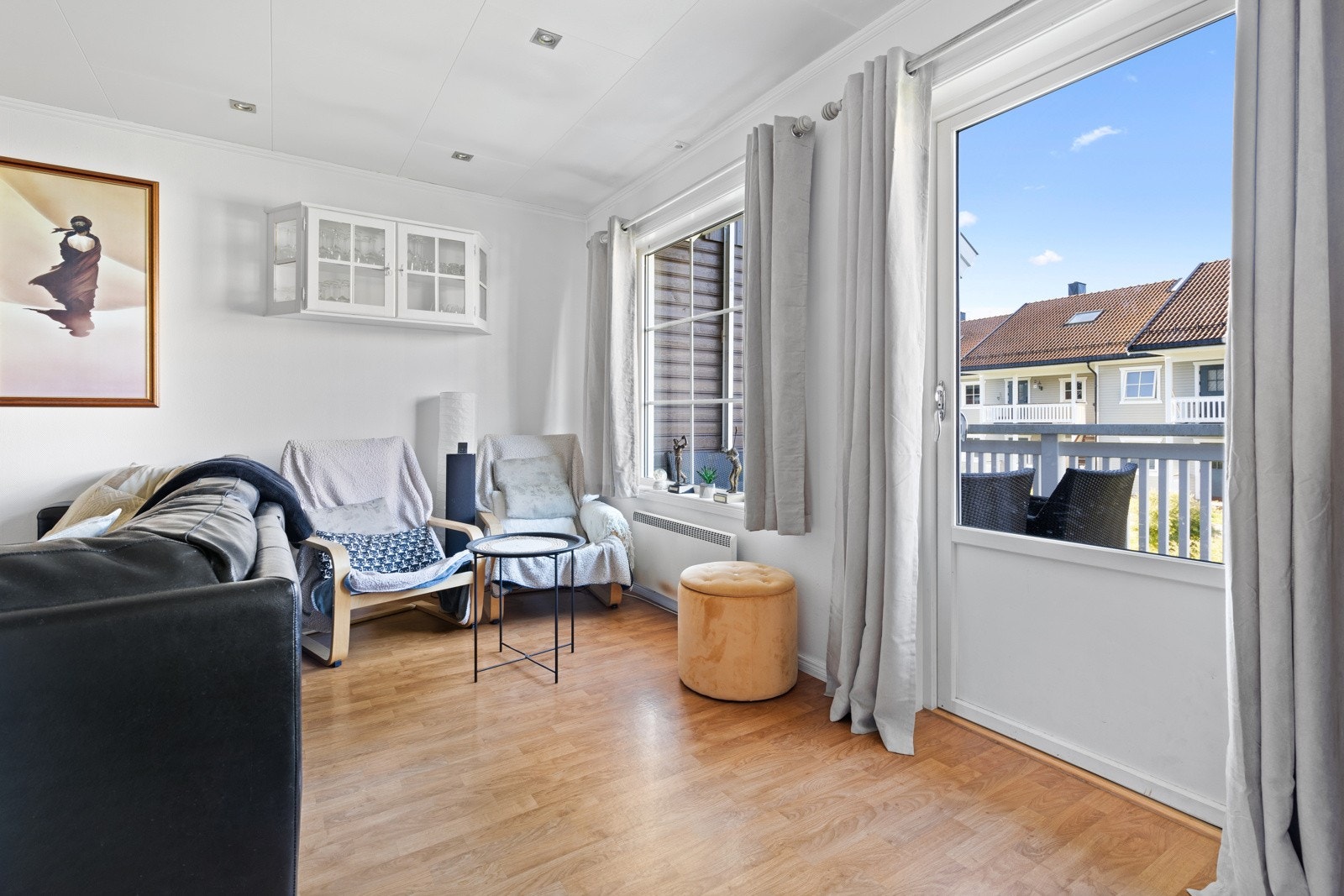 Himlingen er lyssatt med downlights. Galleribilde