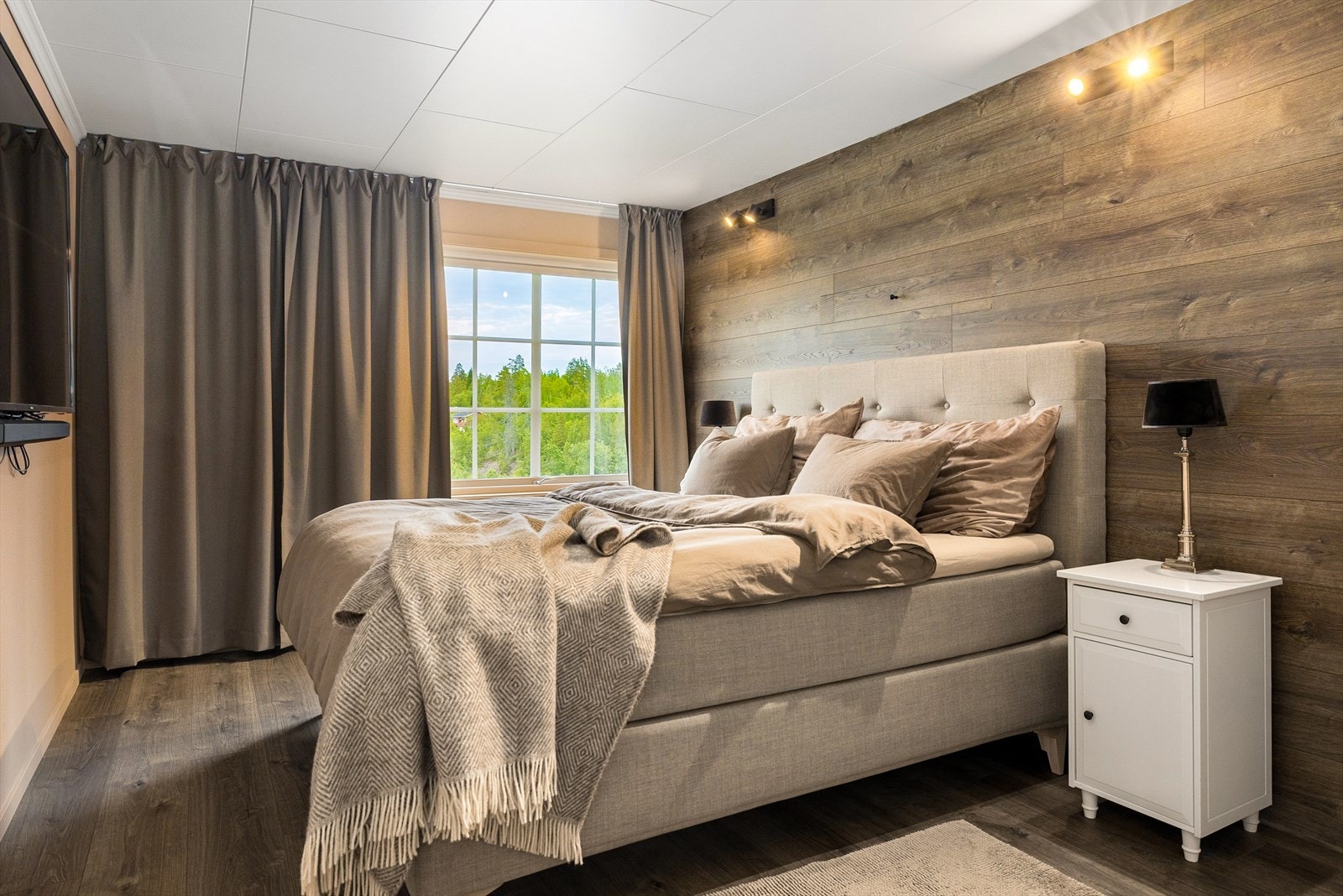 Hovedsoverommet er nylig oppusset og har et flott walk-in-closet. Galleribilde