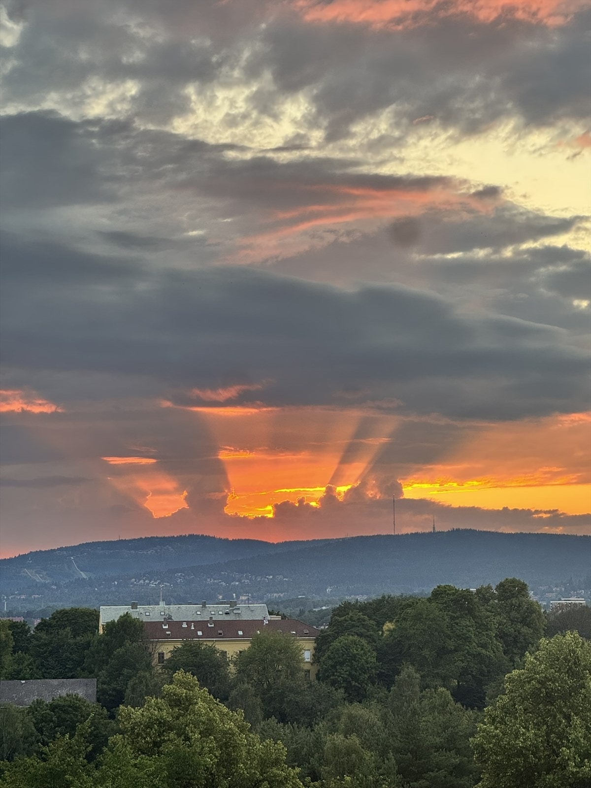 Sommerstid: Sol på balkongen fra ca 16:00 til solnedgang- Selger sine bilder Galleribilde