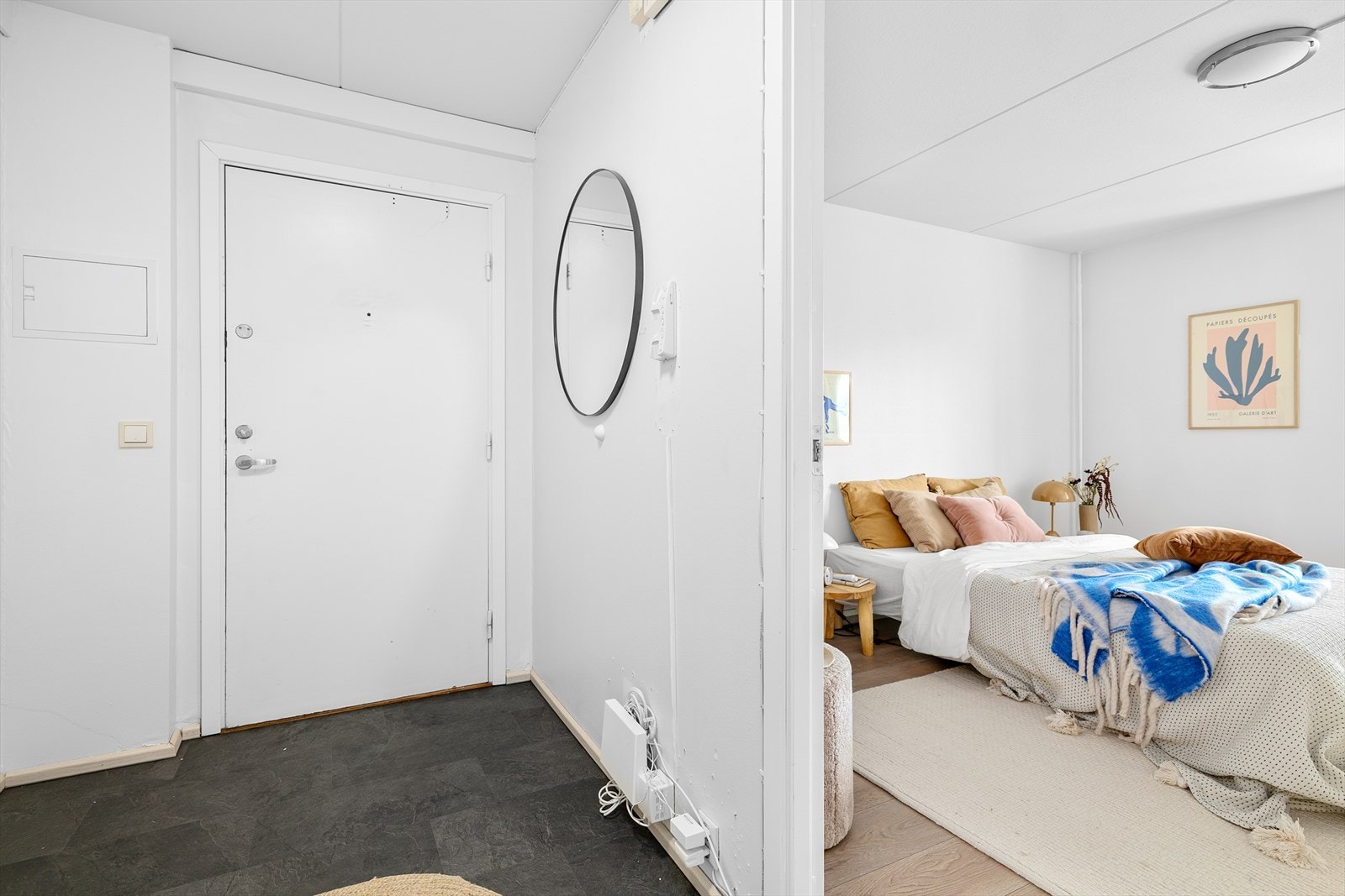 Her har du god plass til yttertøy og sko. Galleribilde